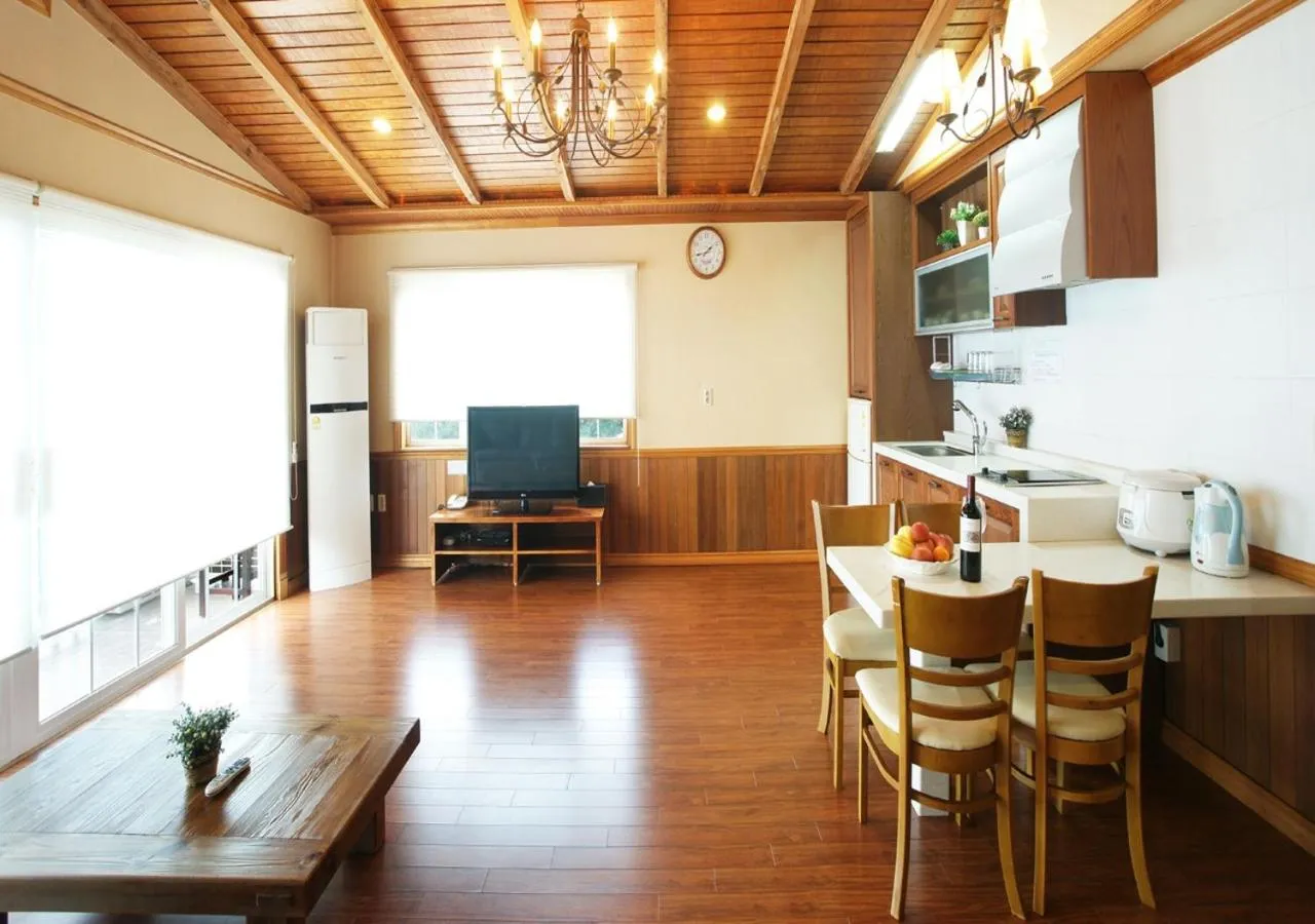 Dining Area in Uts Golf Village