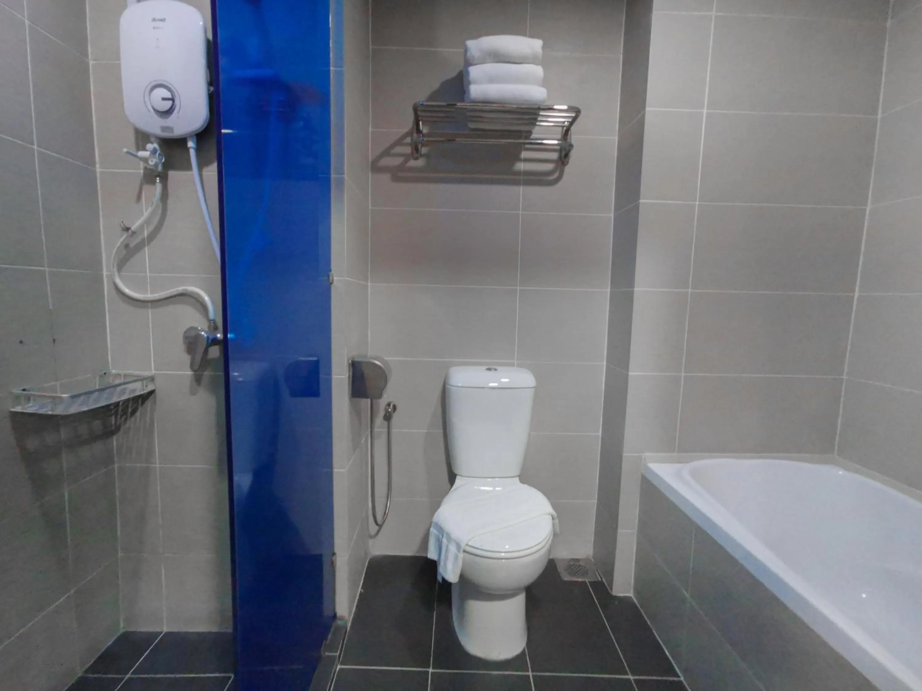 Toilet in Hotel Sentral Melaka @ City Centre