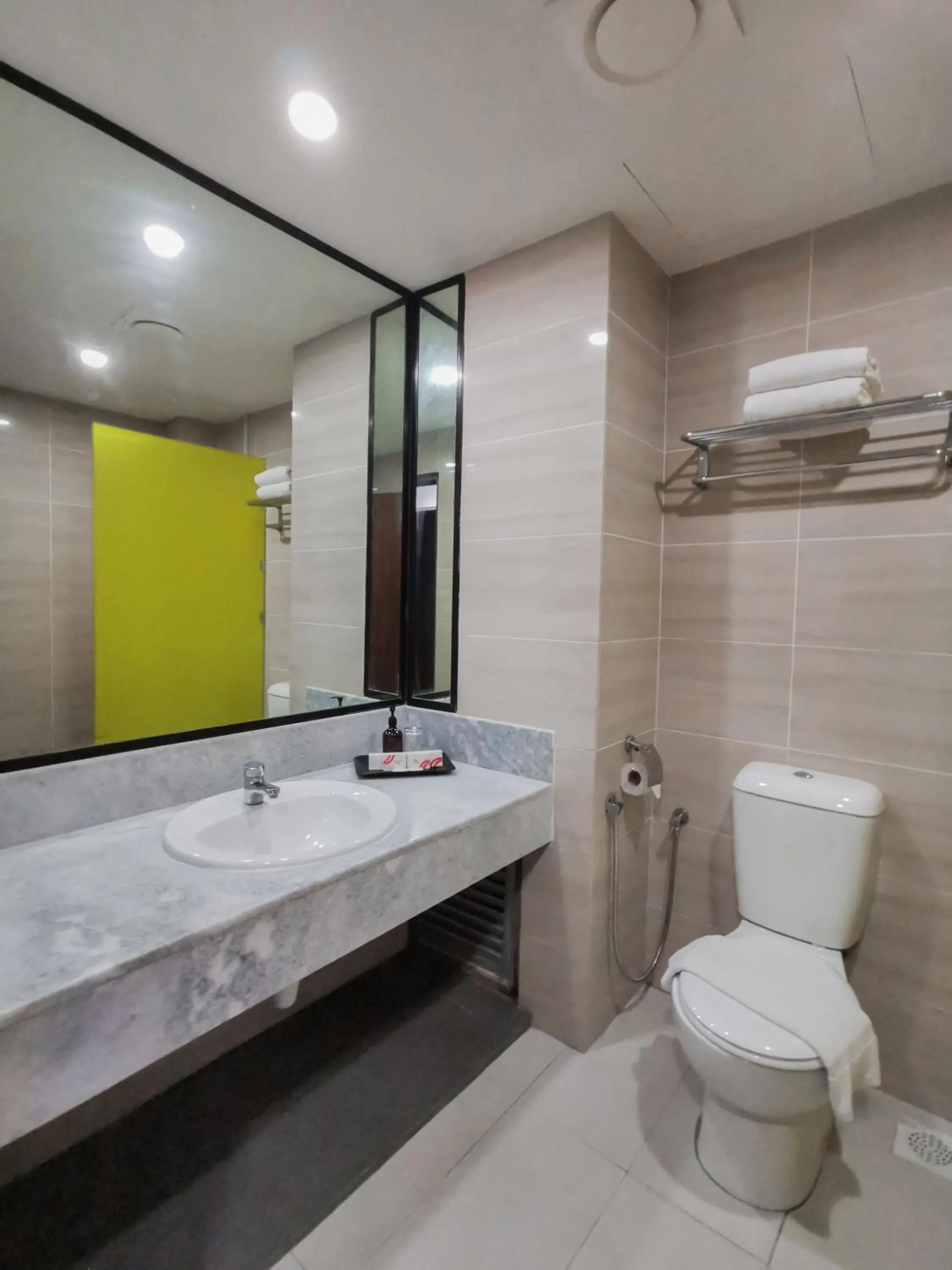 Toilet in Hotel Sentral Melaka @ City Centre