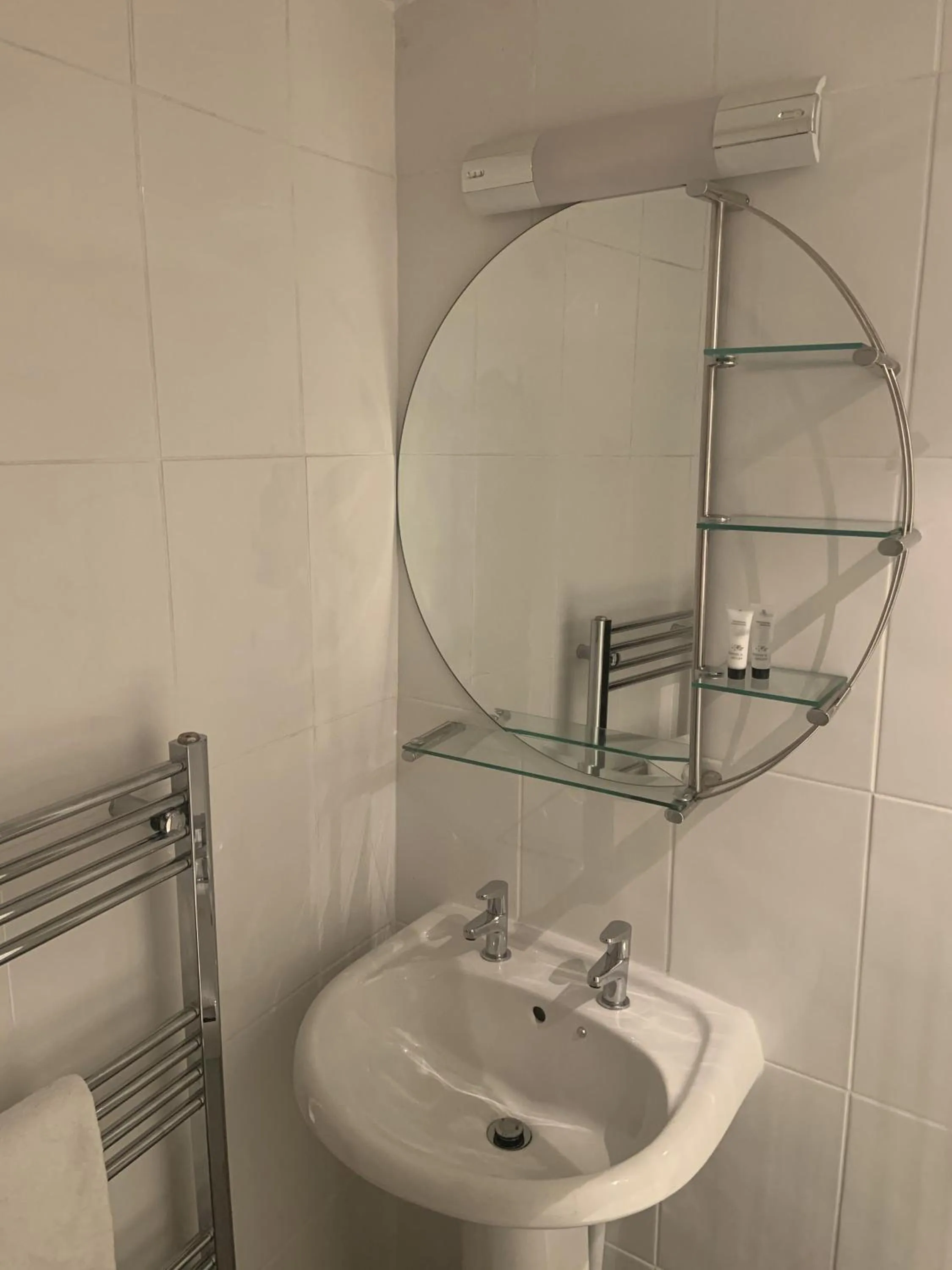 Bathroom in The Halfway House Pub and Kitchen