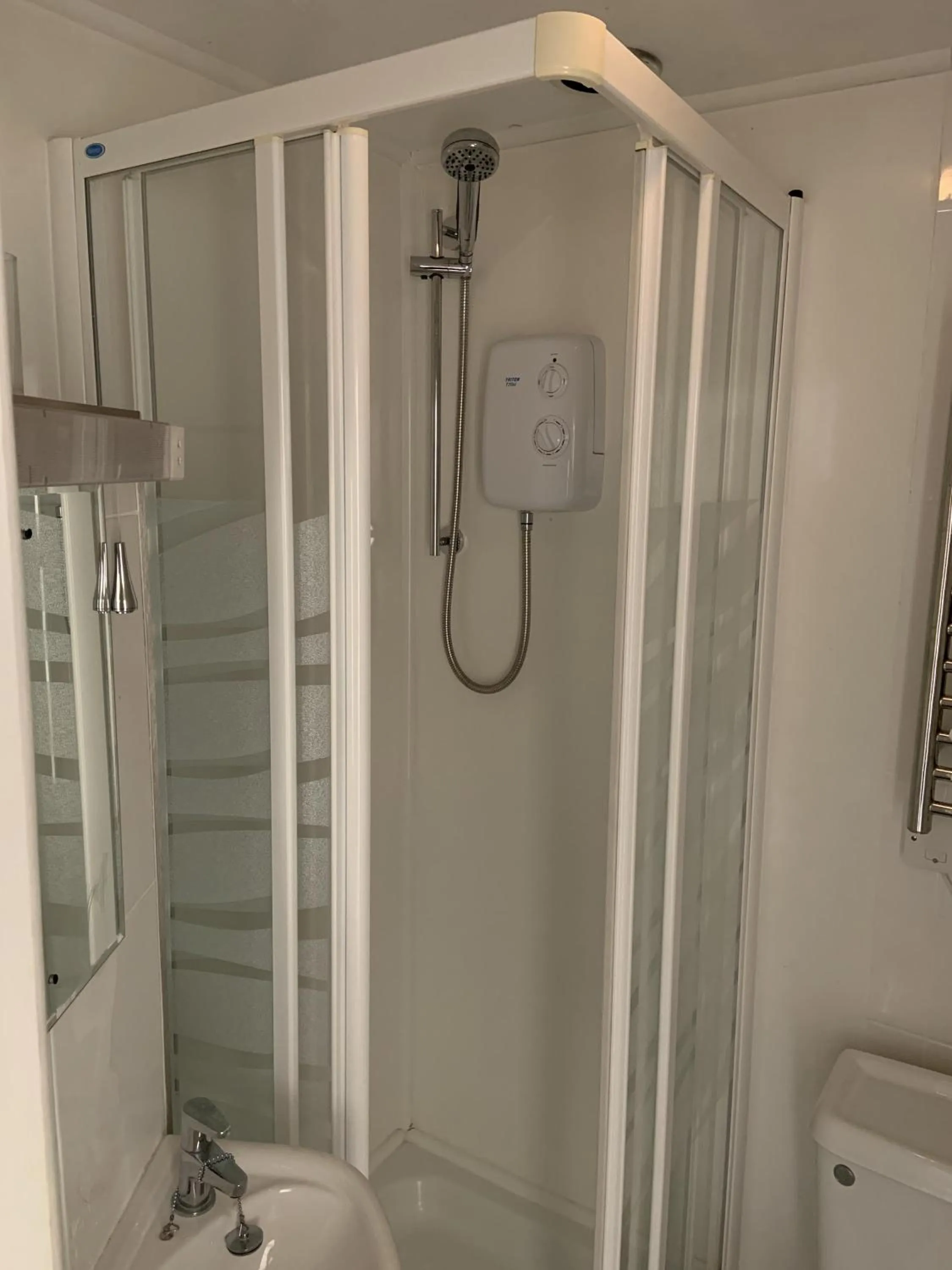 Bathroom in The Halfway House Pub and Kitchen