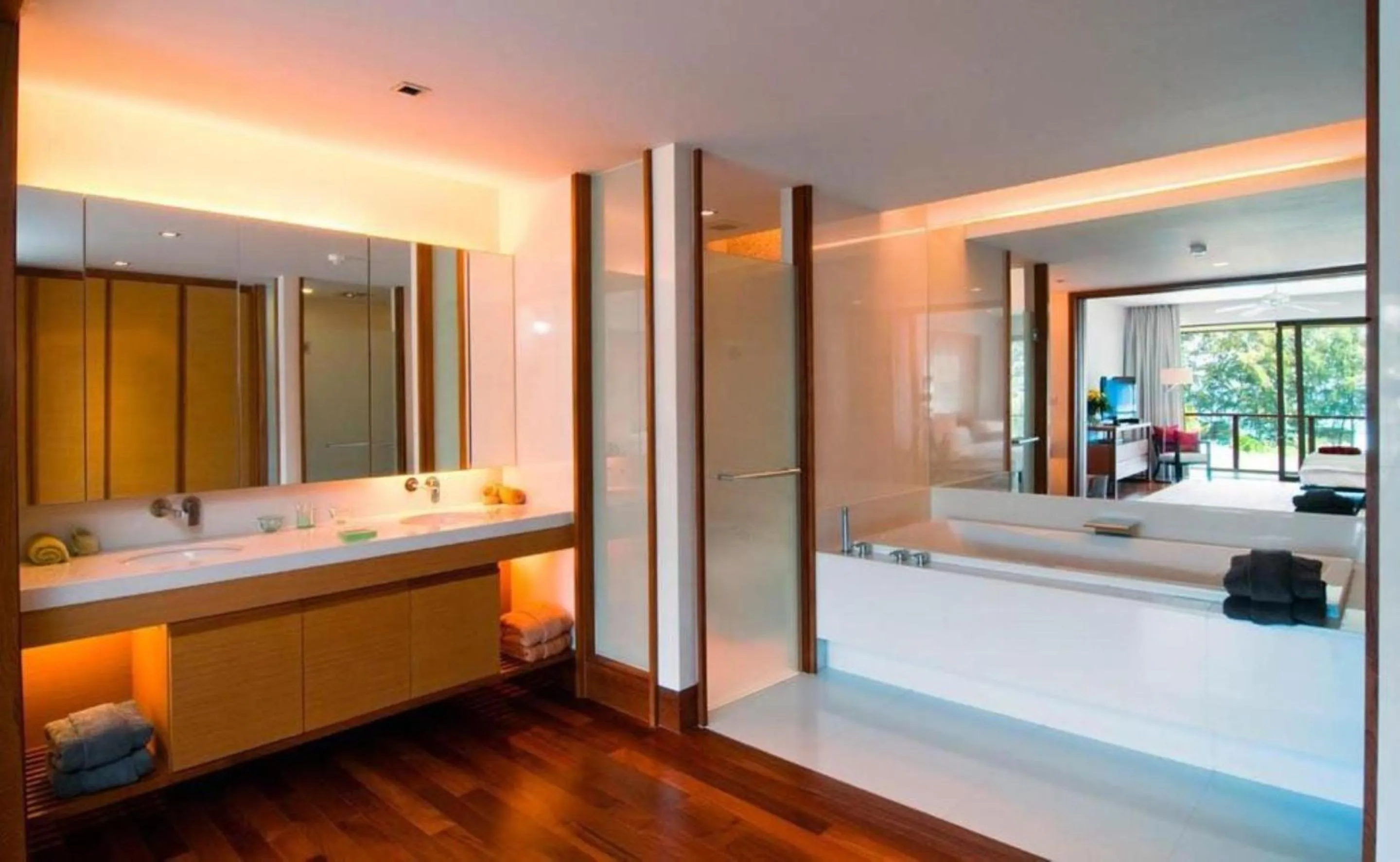 Bathroom, Bed in Pearl of Naithon