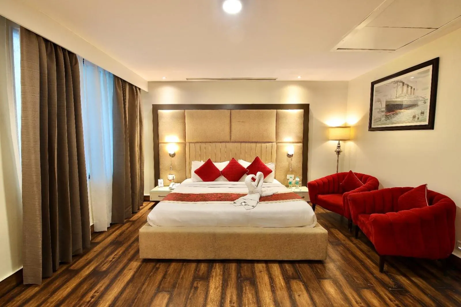 Bedroom, Bed in Hotel Harmony Inn