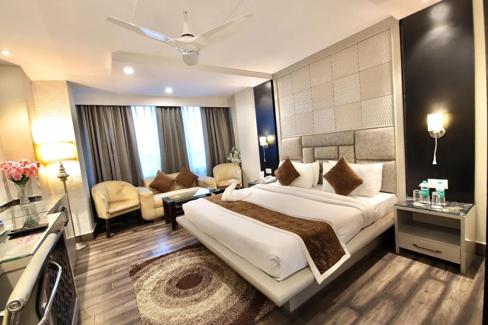 Bedroom, Bed in Hotel Harmony Inn