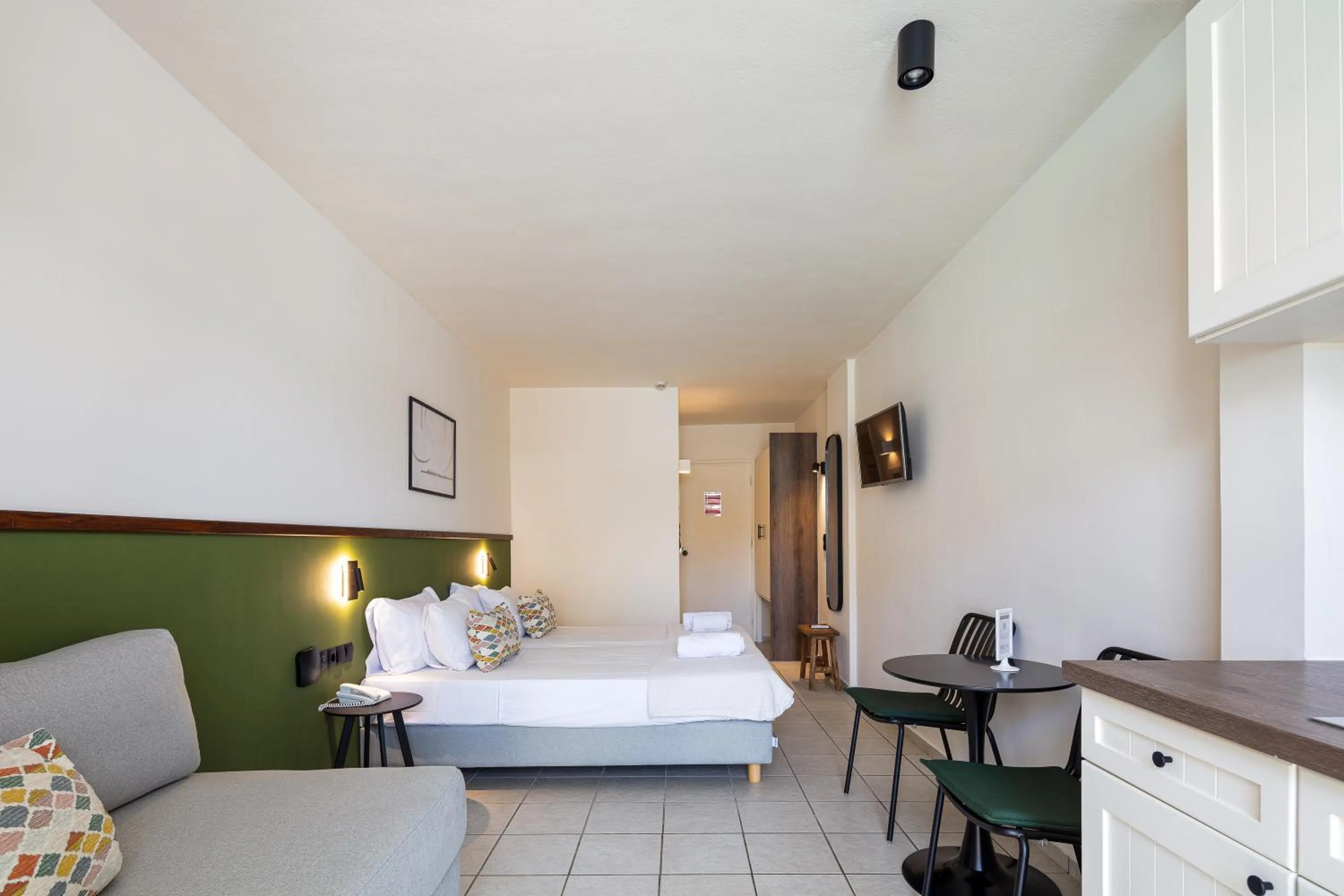 Kitchen or kitchenette, Bed in Aristea Hotel