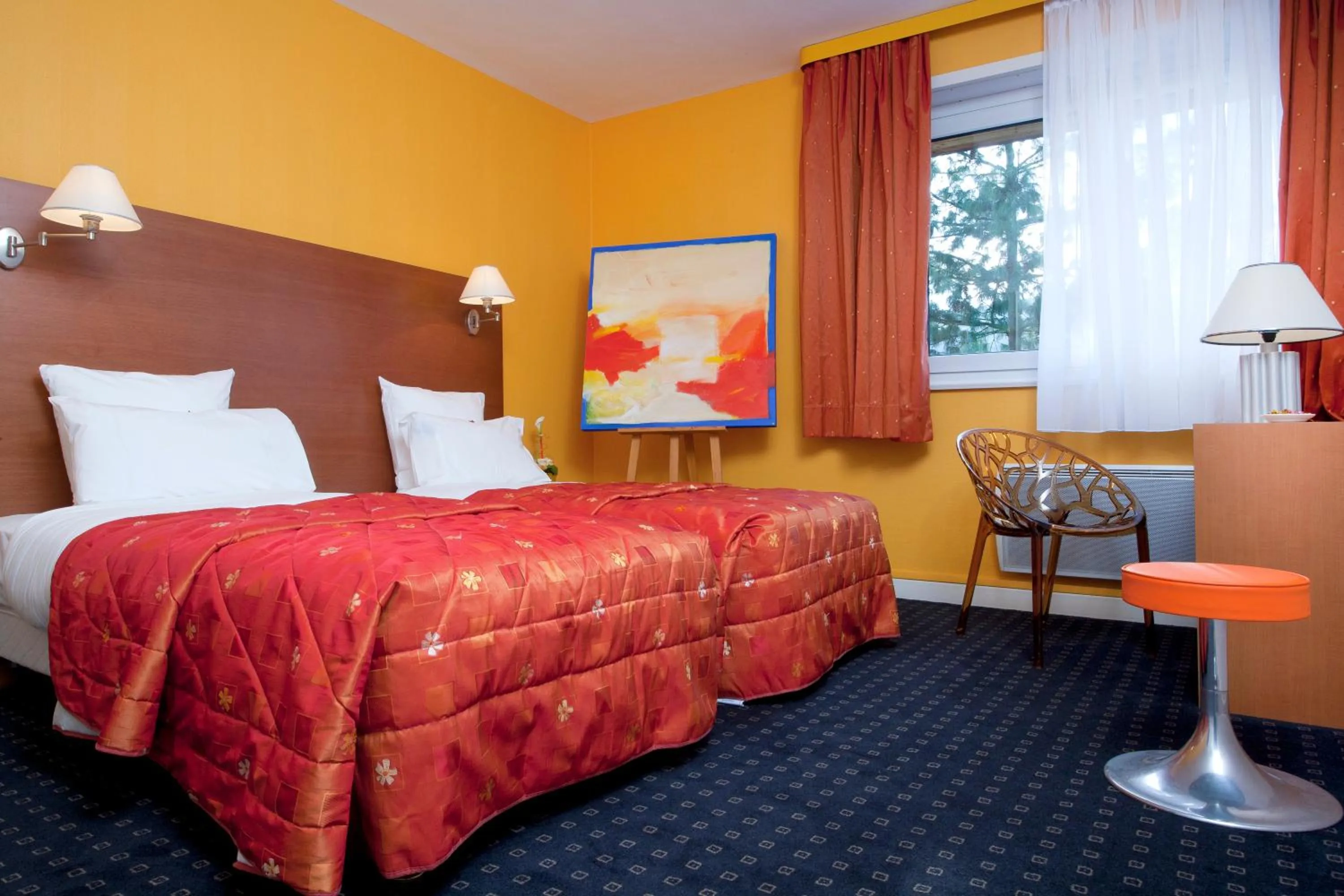 Bedroom, Bed in Hôtel Restaurant Logis La Palette