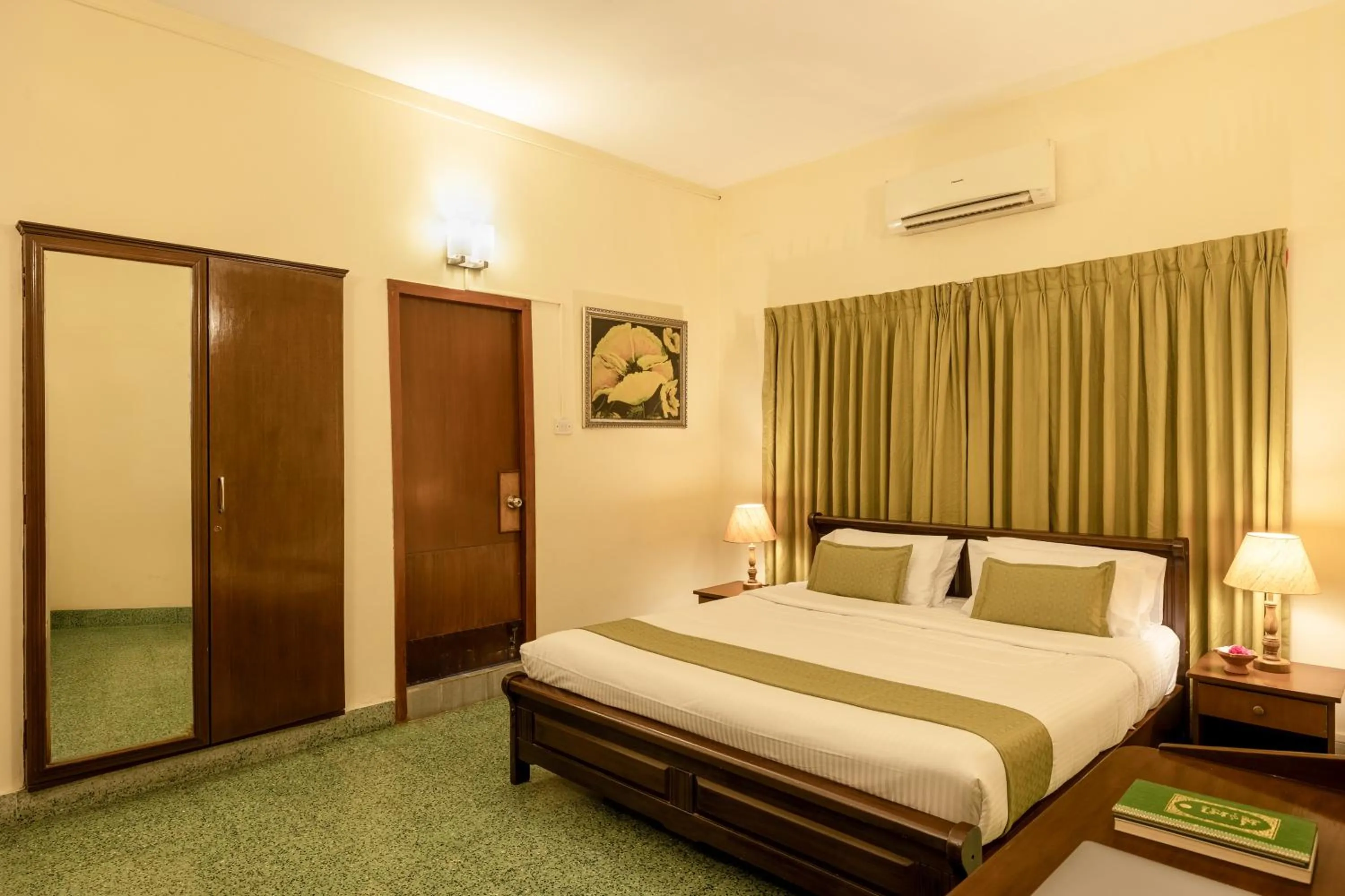 Bed in Hanu Reddy Residences Wallace Garden