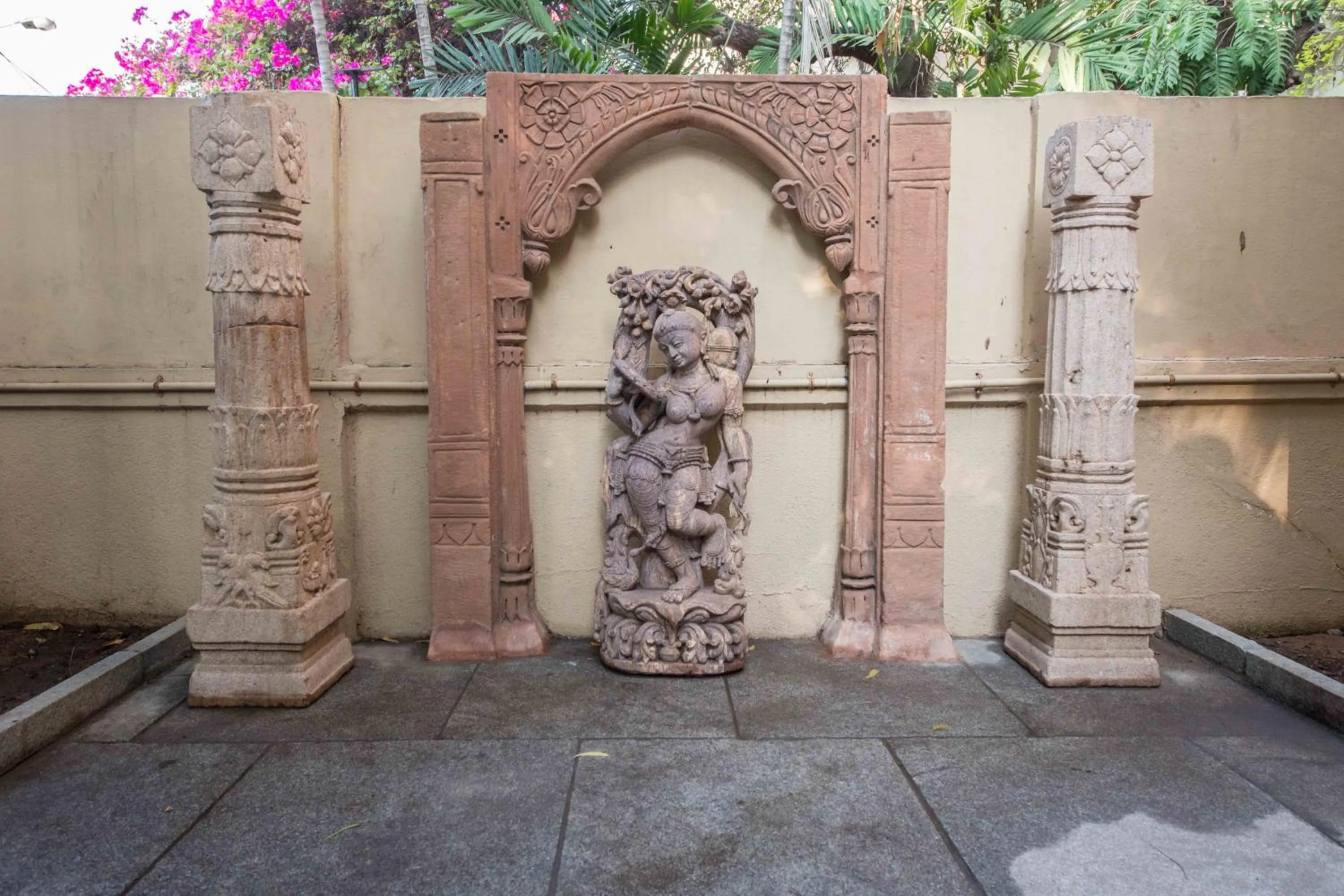 Day in Hanu Reddy Residences Wallace Garden