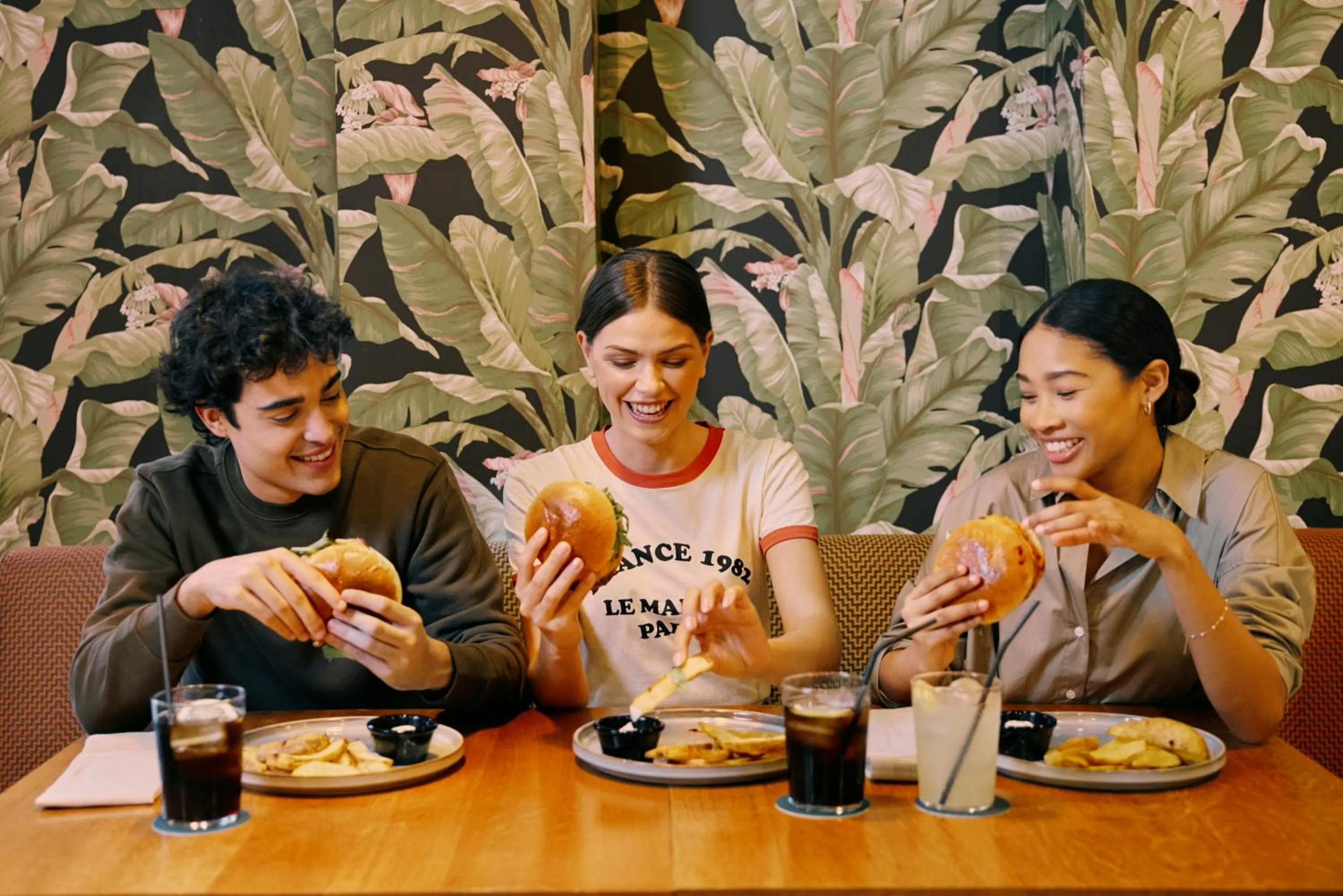 Restaurant/places to eat in Hotel Malcom and Barret