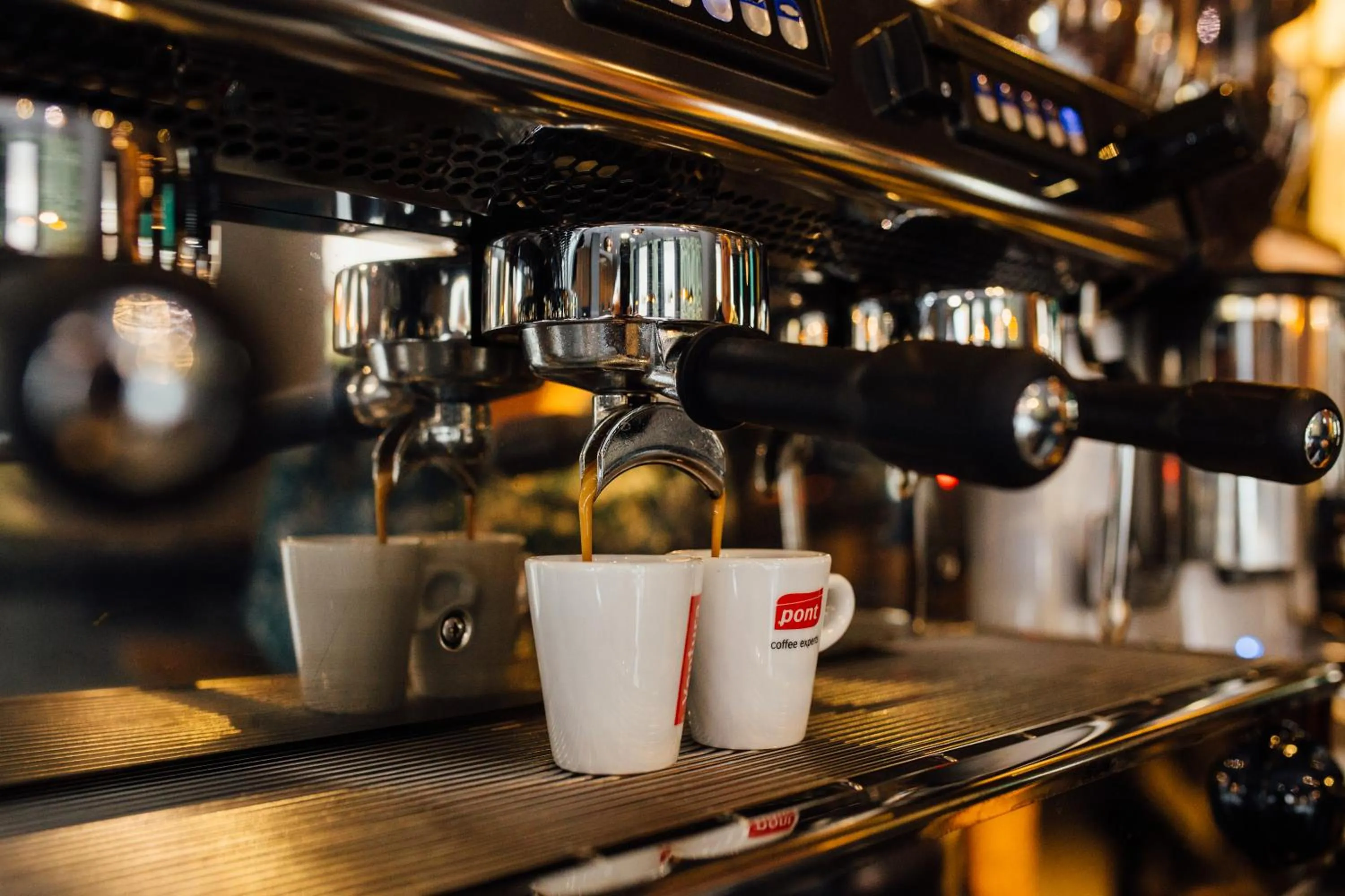 Restaurant/places to eat in Hotel Malcom and Barret