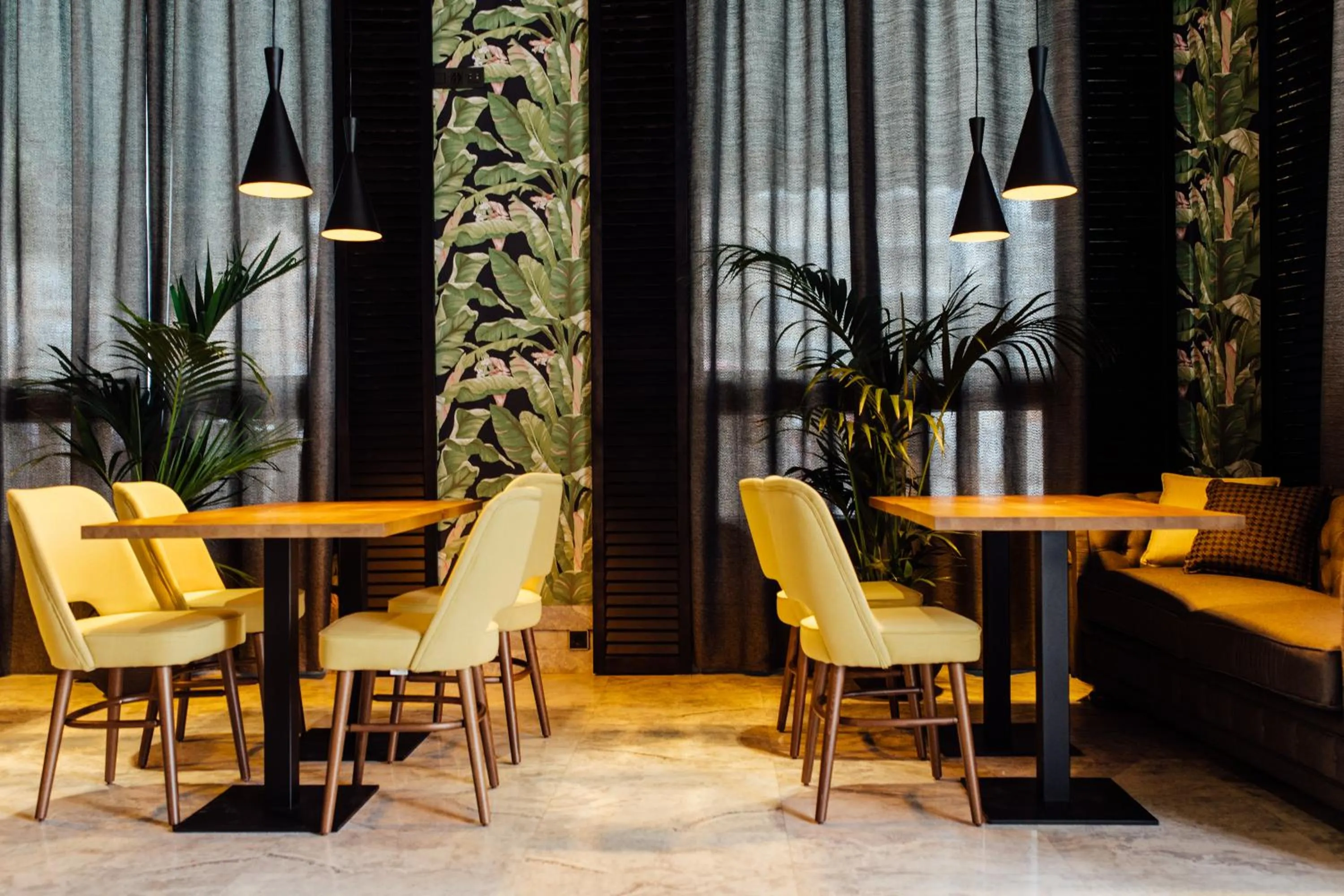 Restaurant/places to eat in Hotel Malcom and Barret