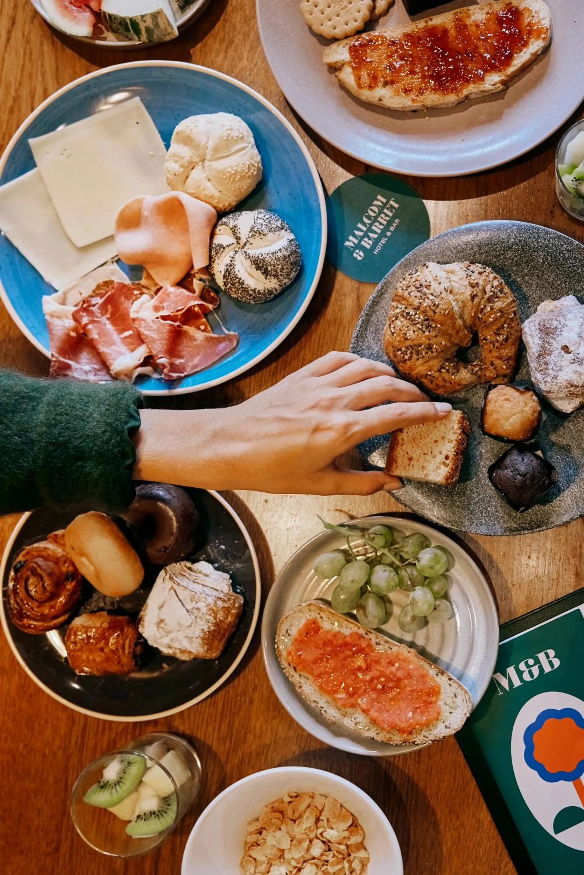 Breakfast in Hotel Malcom and Barret