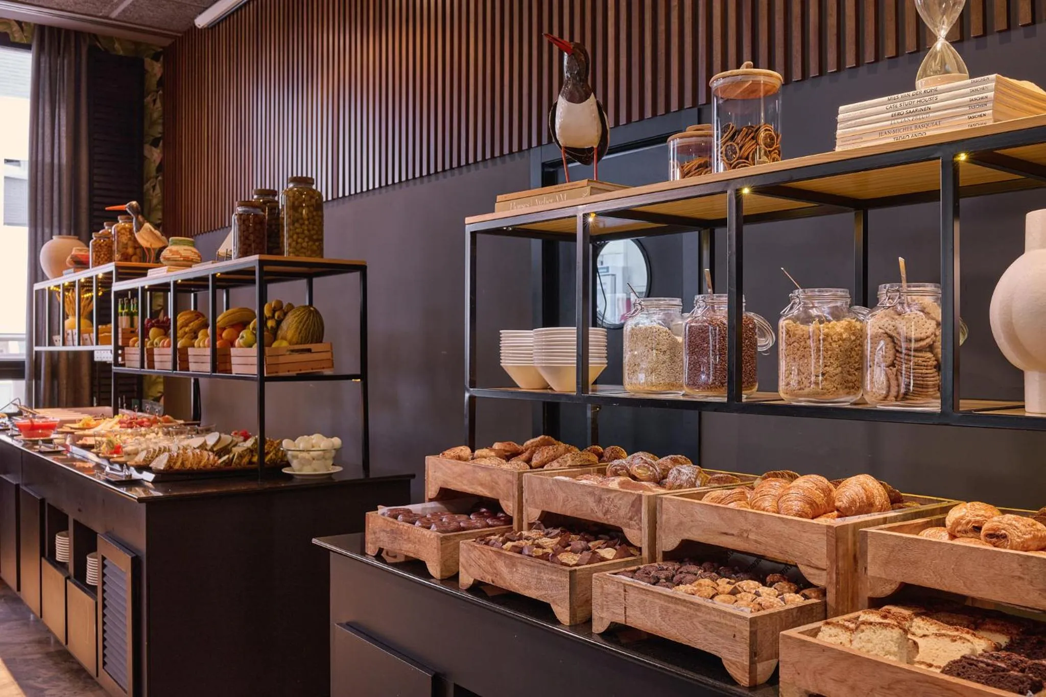 Breakfast in Hotel Malcom and Barret