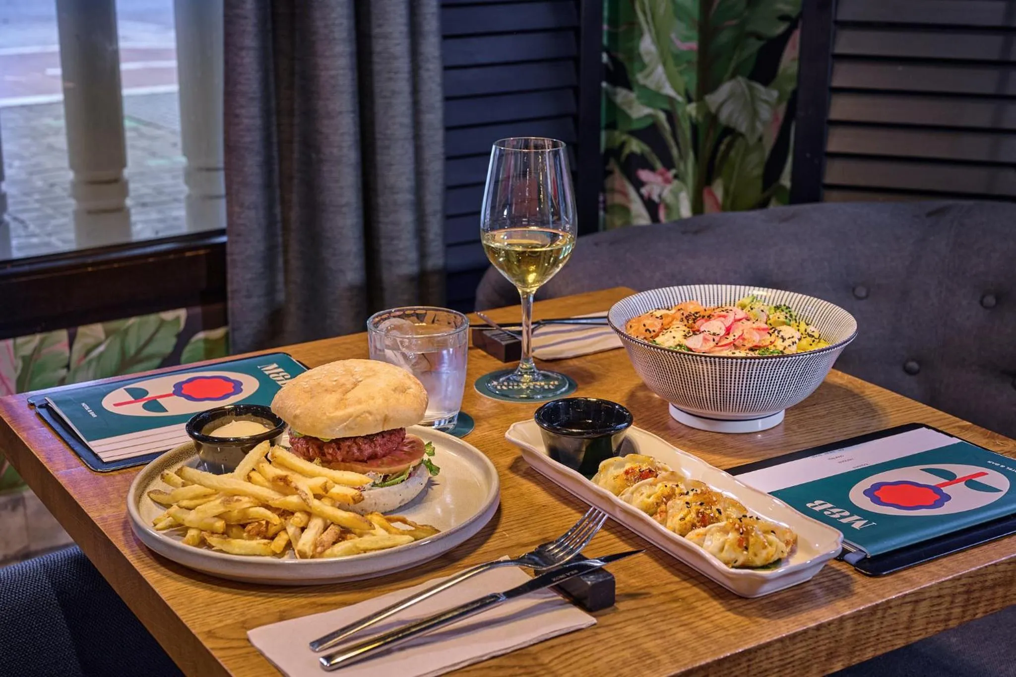 Restaurant/places to eat in Hotel Malcom and Barret