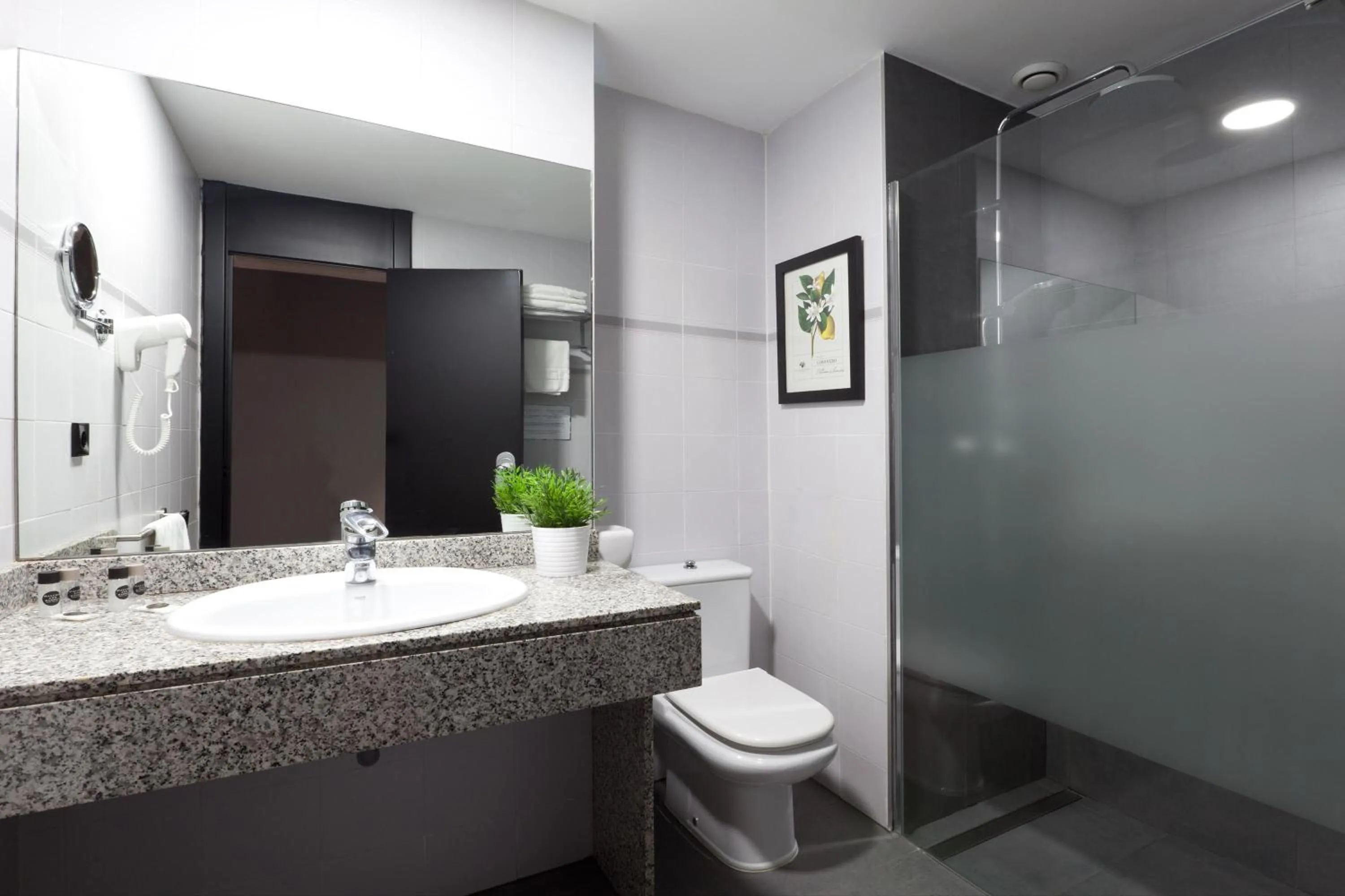 Bathroom in Hotel Malcom and Barret