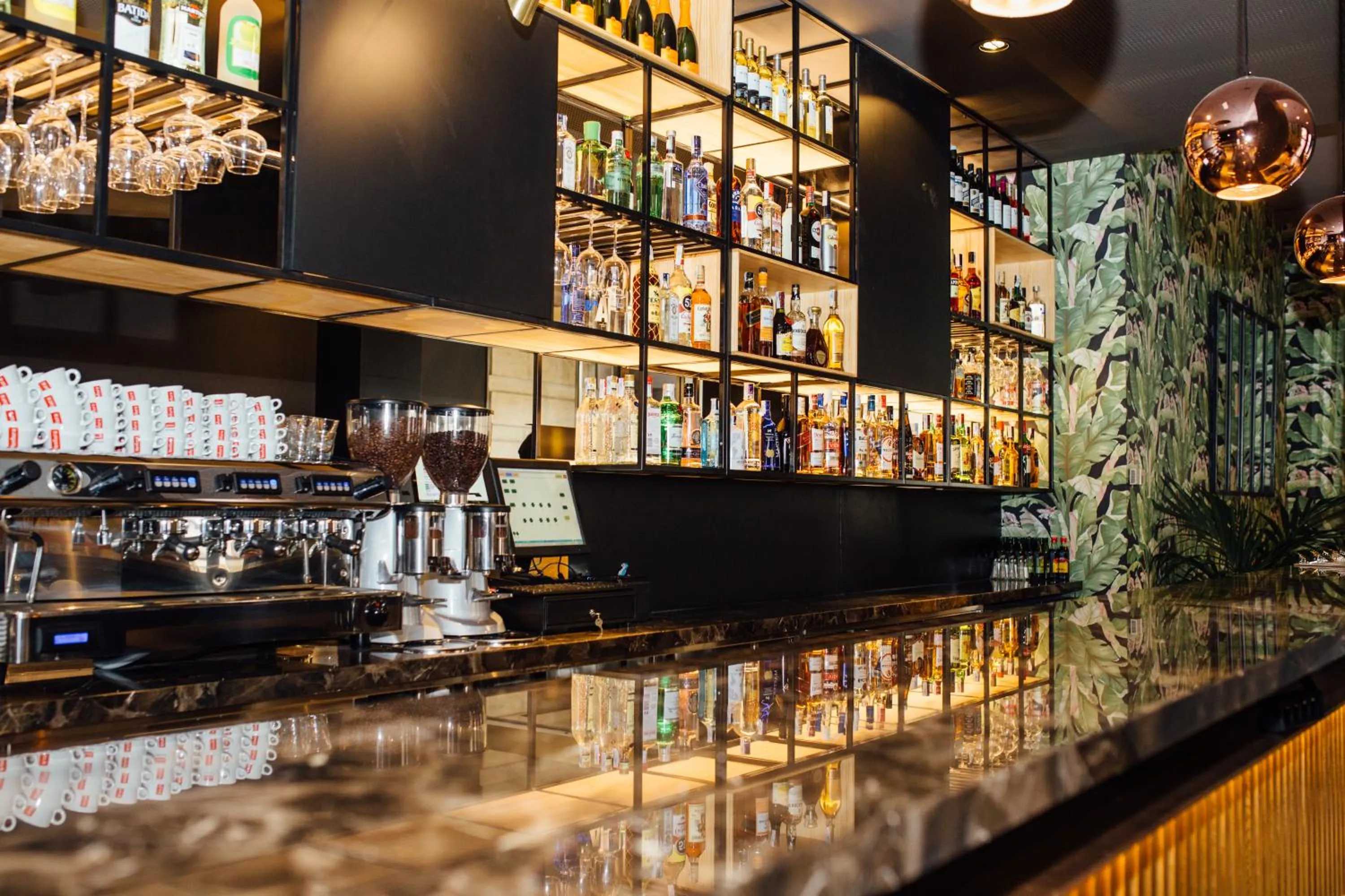 Food and drinks in Hotel Malcom and Barret