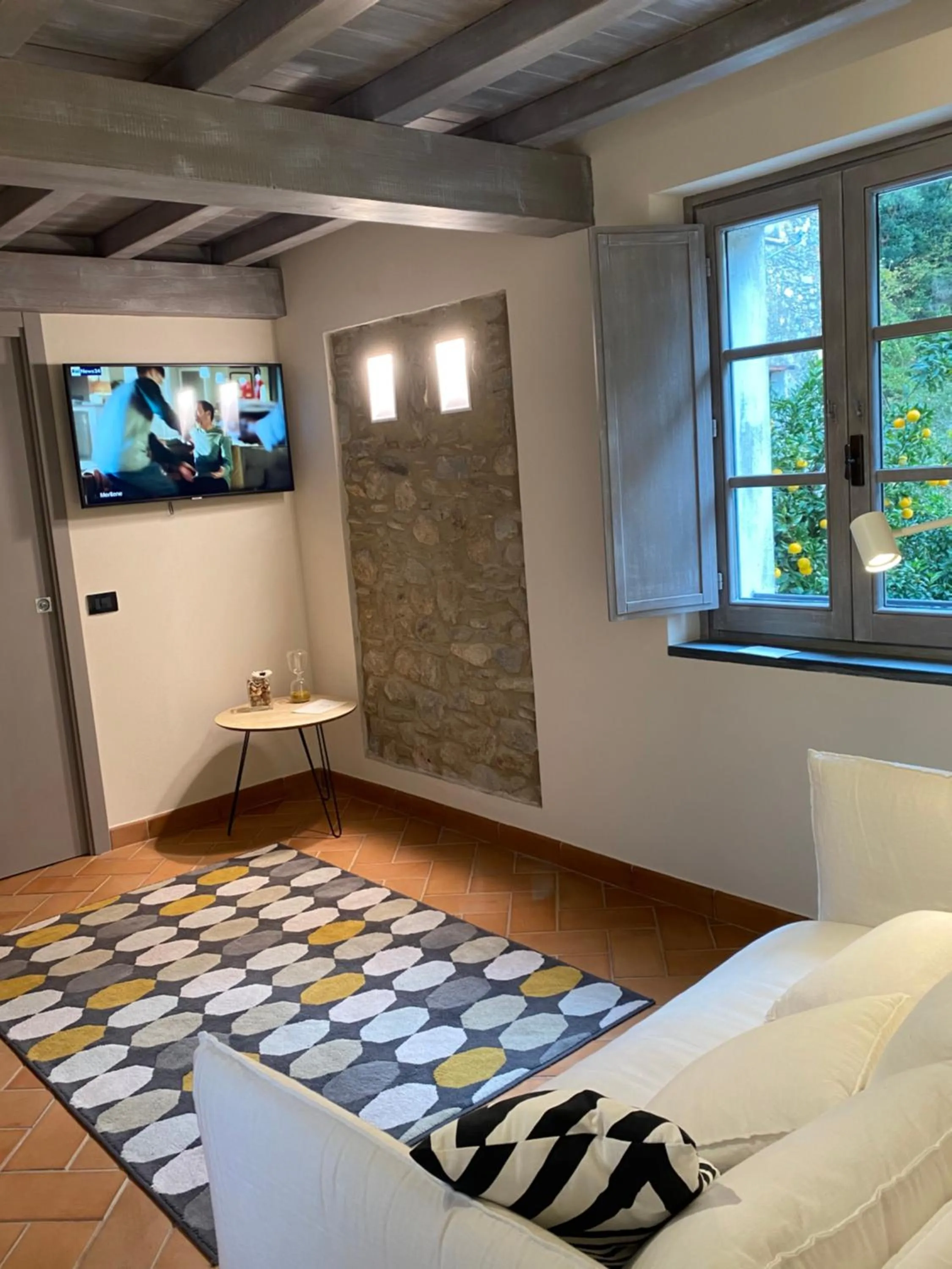 TV and multimedia, Bed in Dimora Carducci