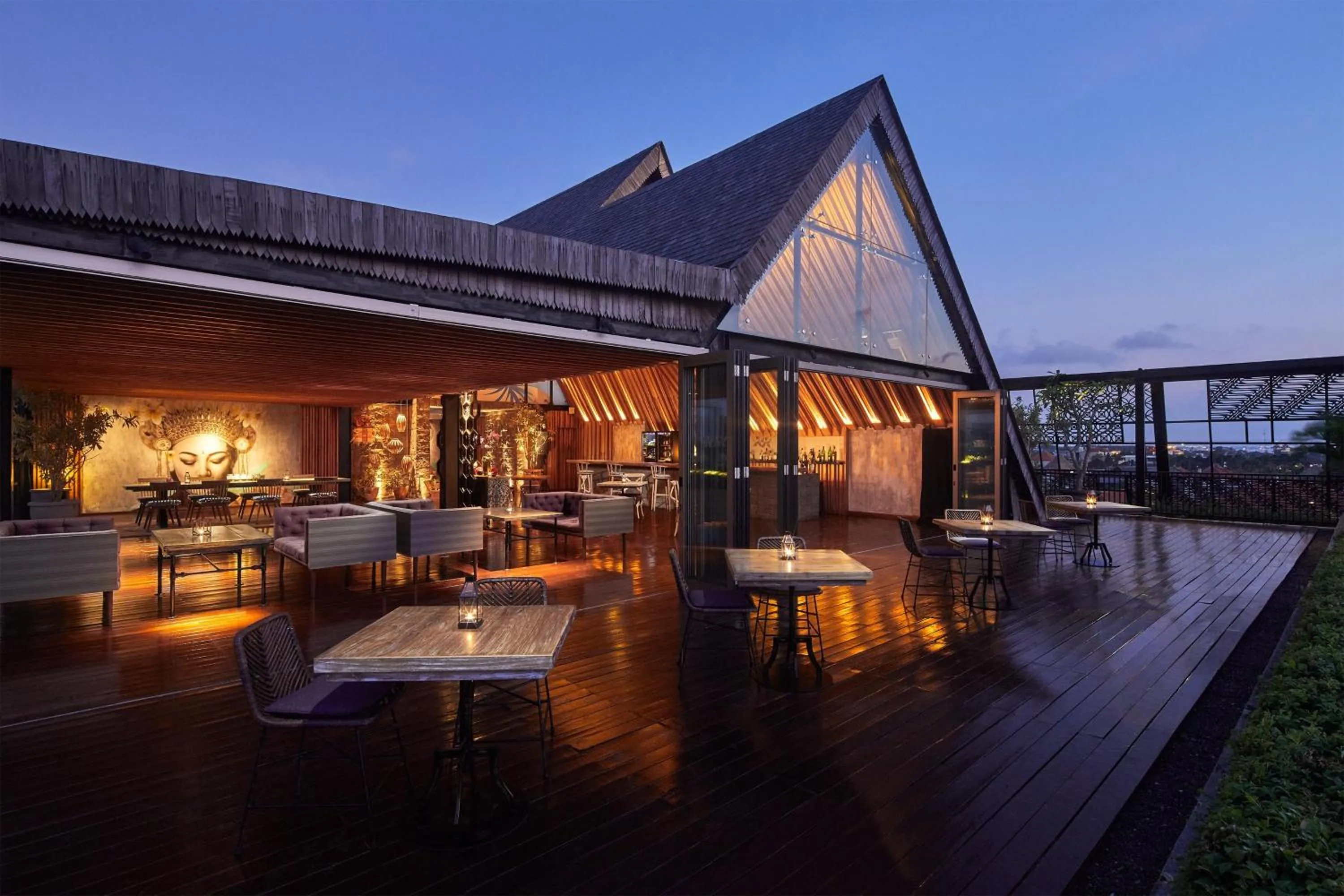 Lounge or bar in Four Points by Sheraton Bali, Seminyak
