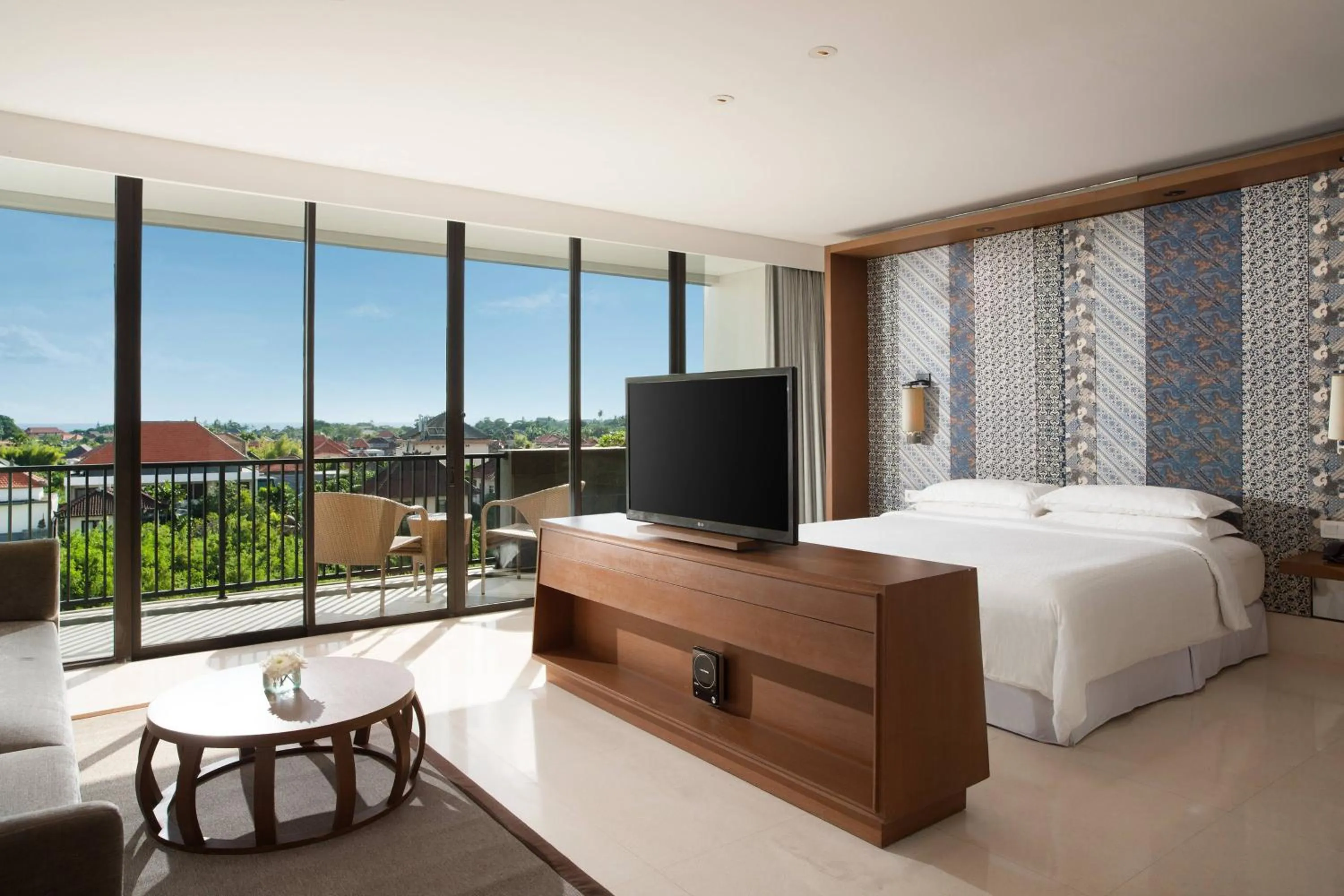 Photo of the whole room, Bed in Four Points by Sheraton Bali, Seminyak