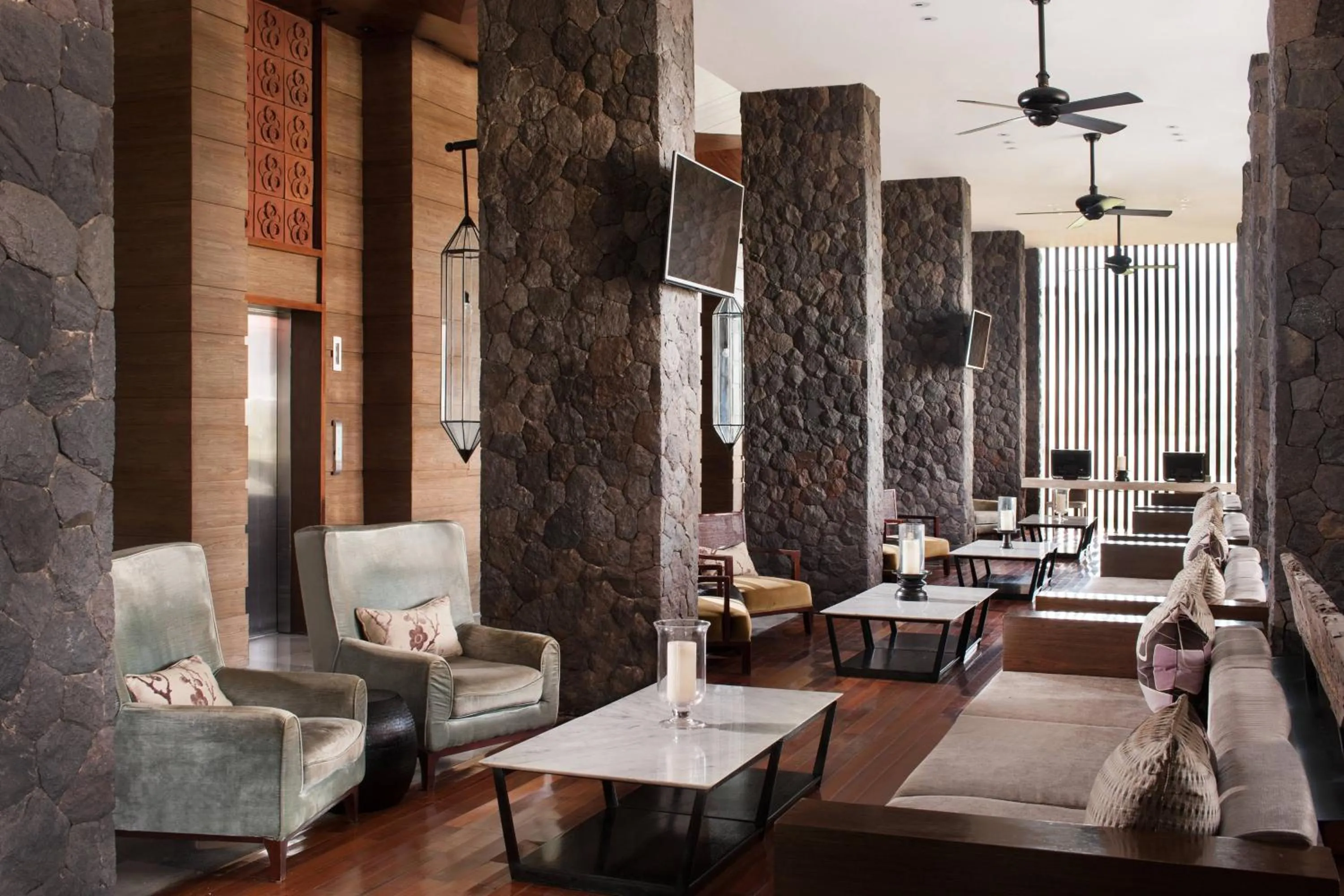 Lobby or reception in Four Points by Sheraton Bali, Seminyak