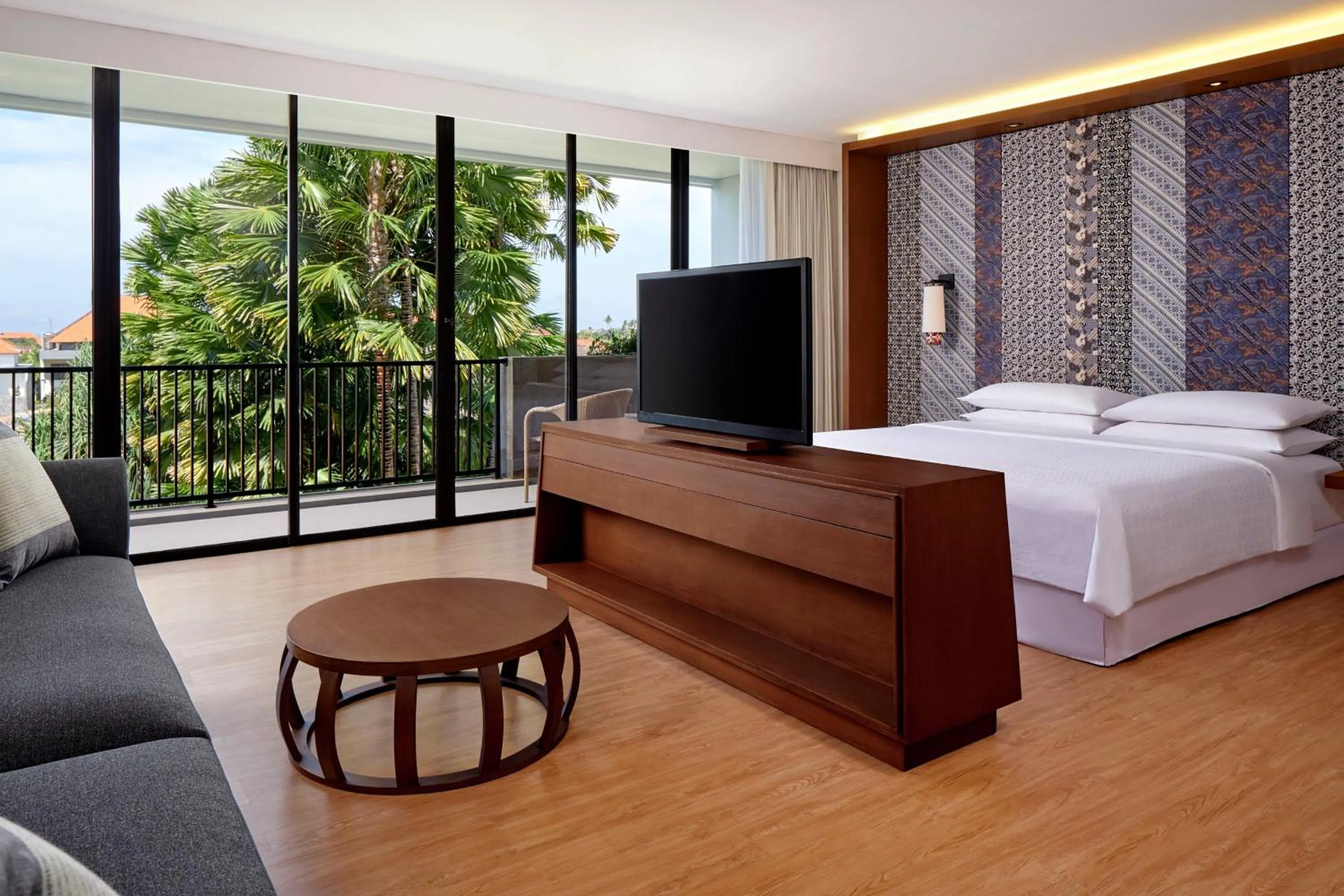 Photo of the whole room, Bed in Four Points by Sheraton Bali, Seminyak