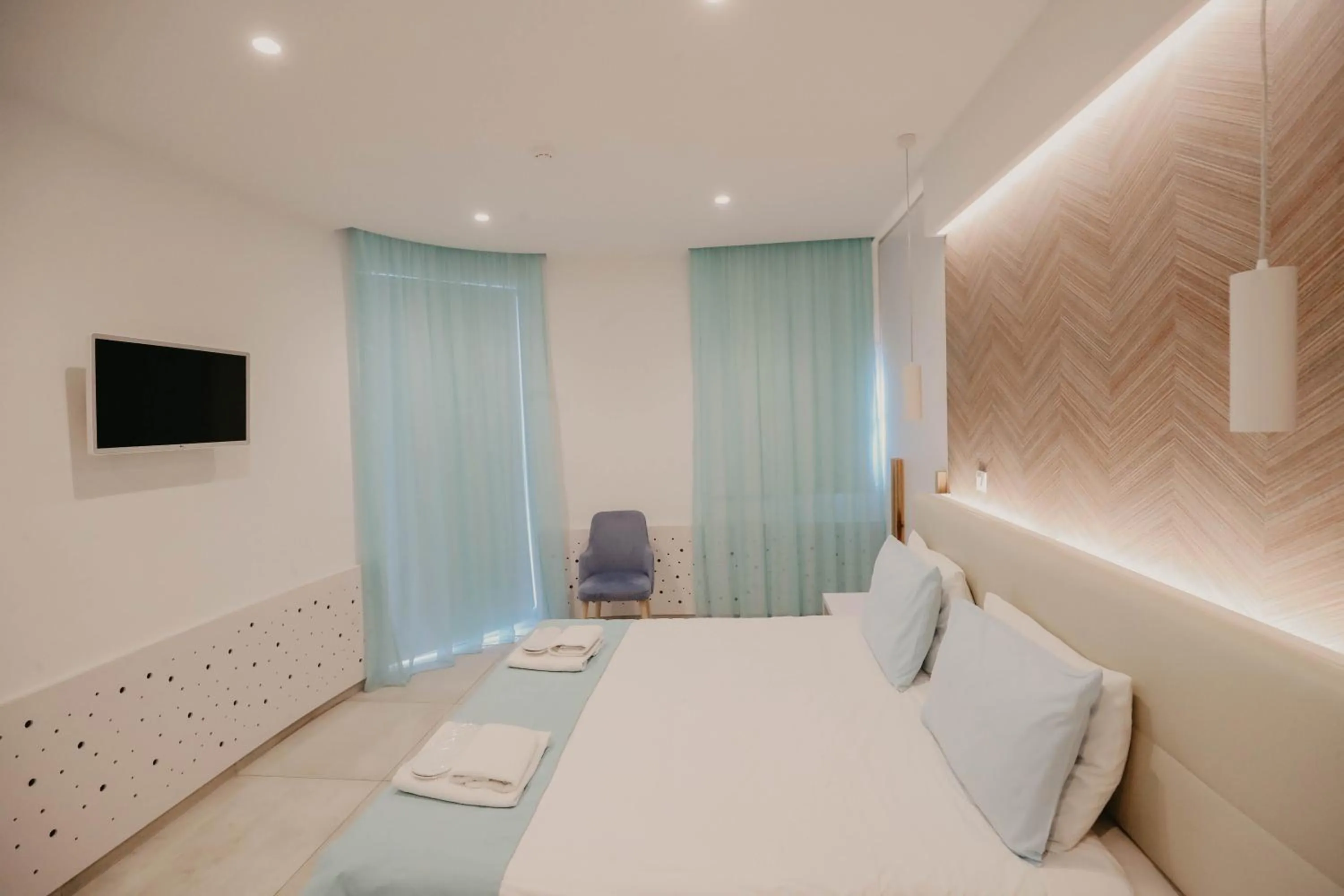 Property building, Bed in Hai Hotel