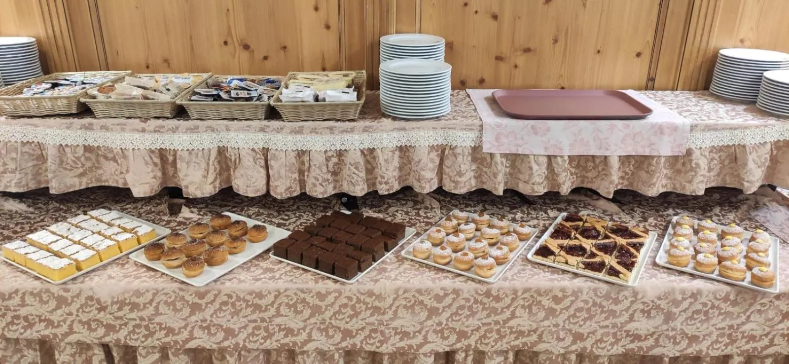 Buffet breakfast in Sport Hotel Cristal