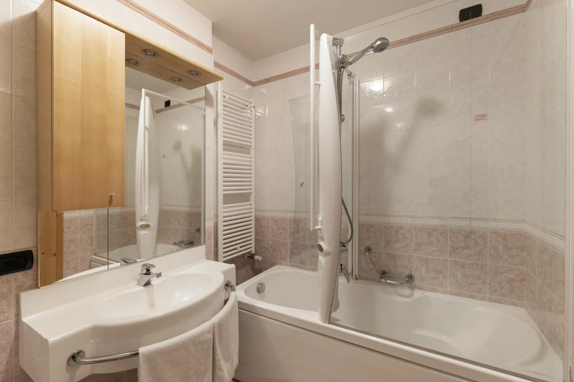 Shower in Sport Hotel Cristal