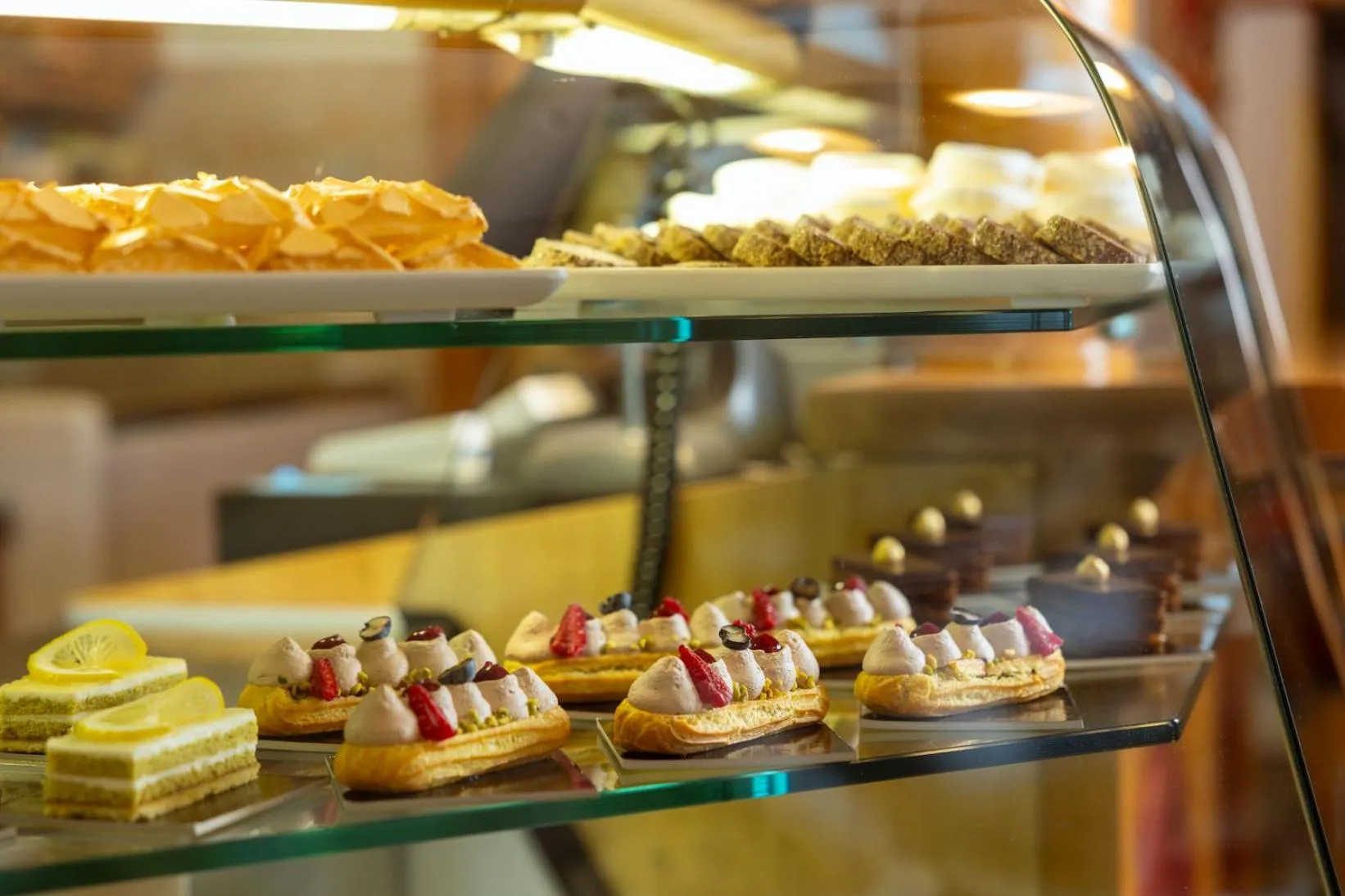 Restaurant/places to eat in Sport Hotel Cristal