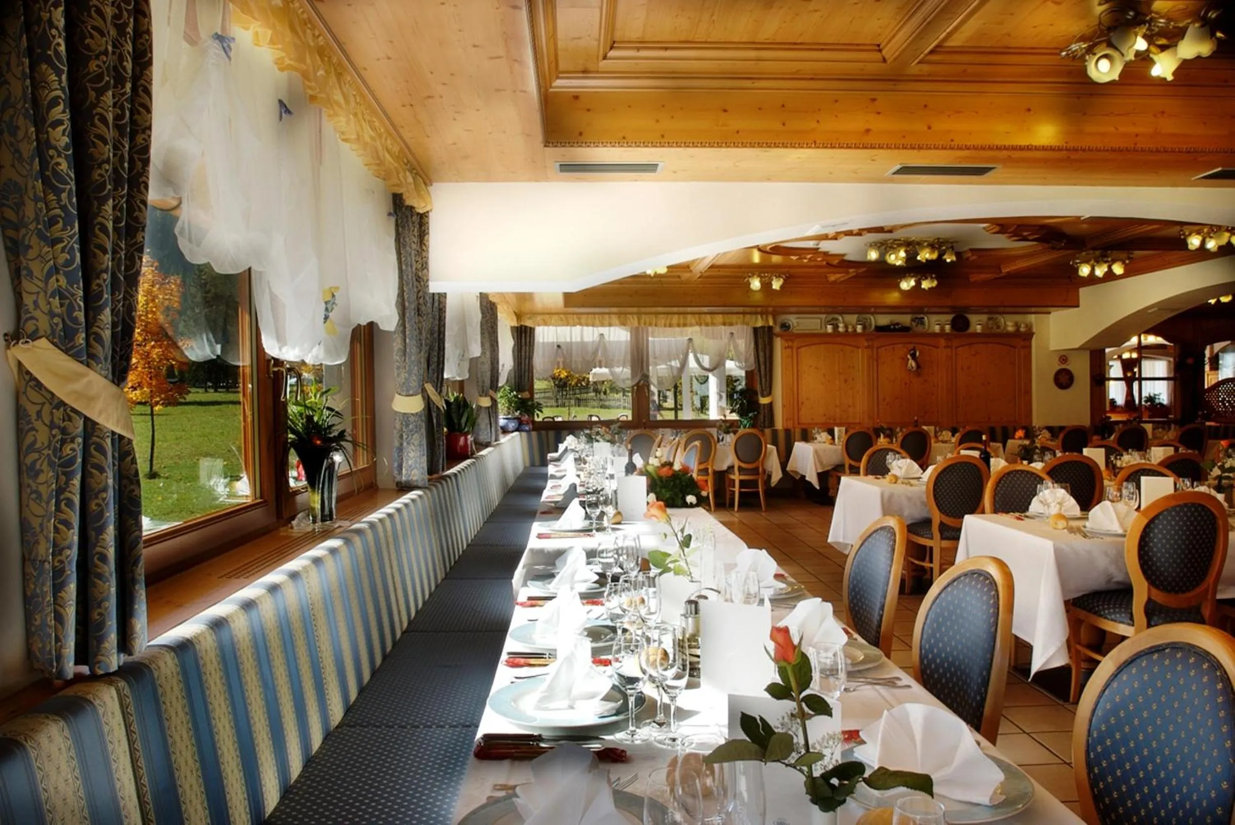Restaurant/places to eat in Sport Hotel Cristal