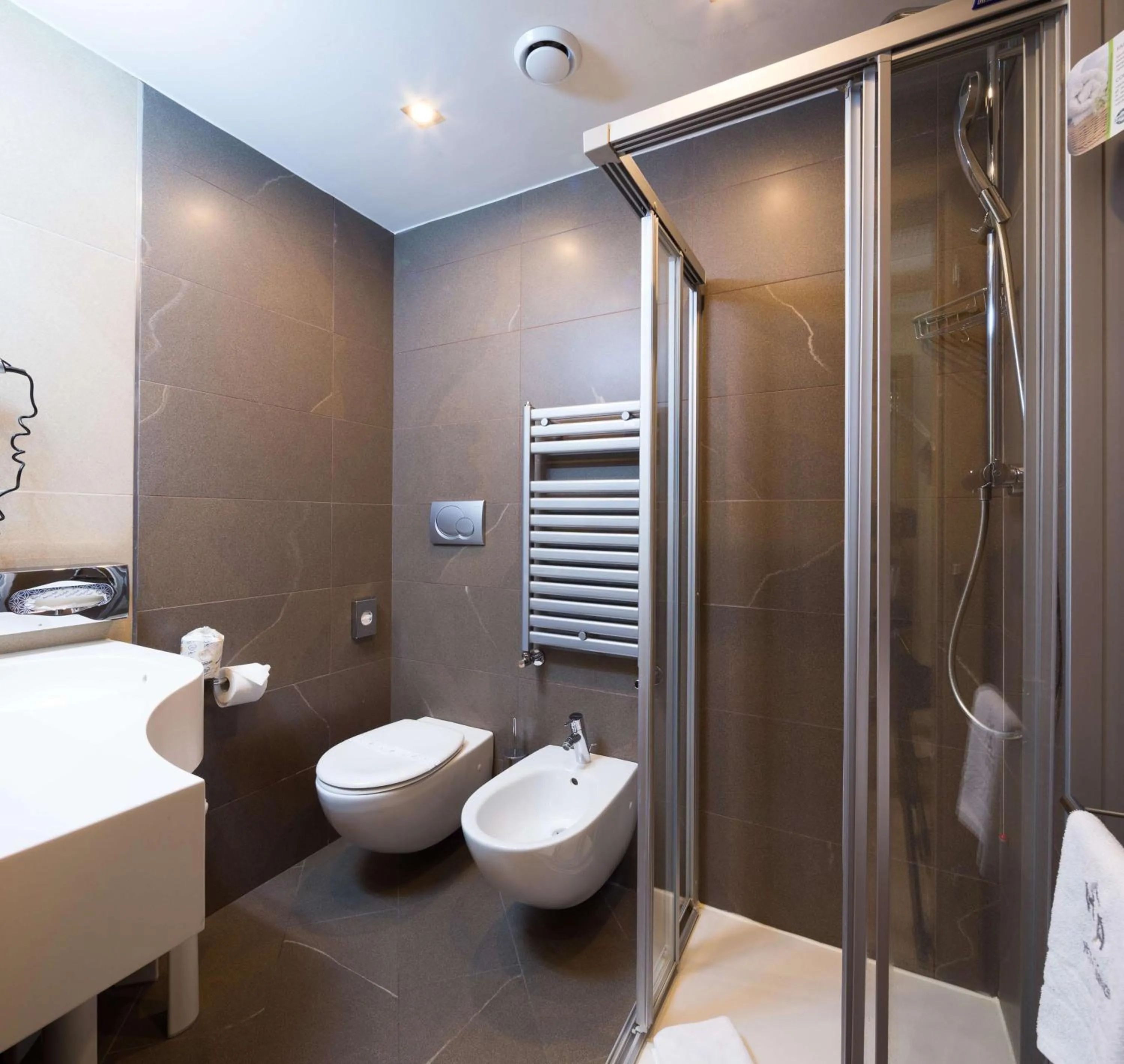 Bathroom in Best Western Hotel Adige