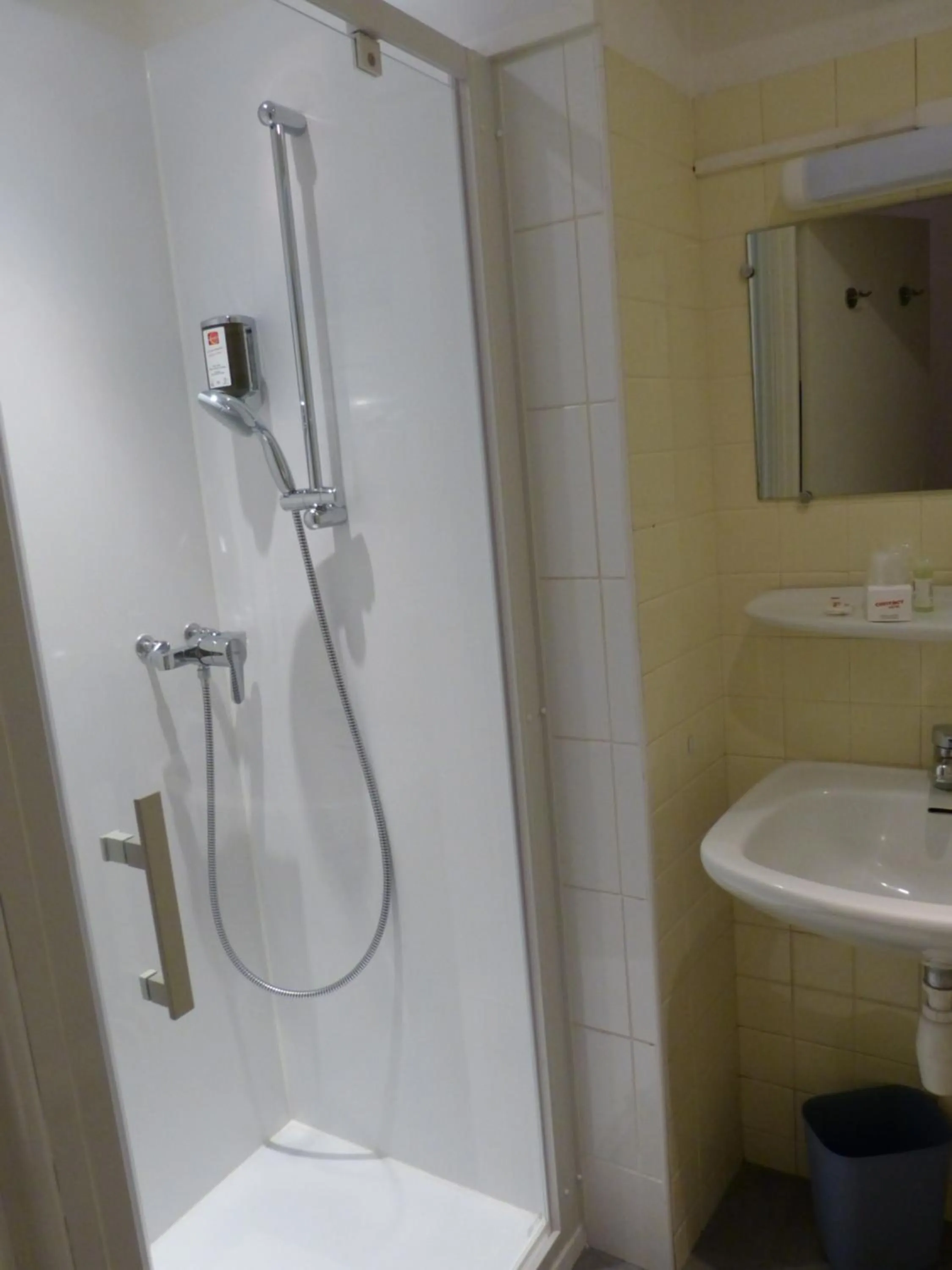 Bathroom in Hôtel Terminus