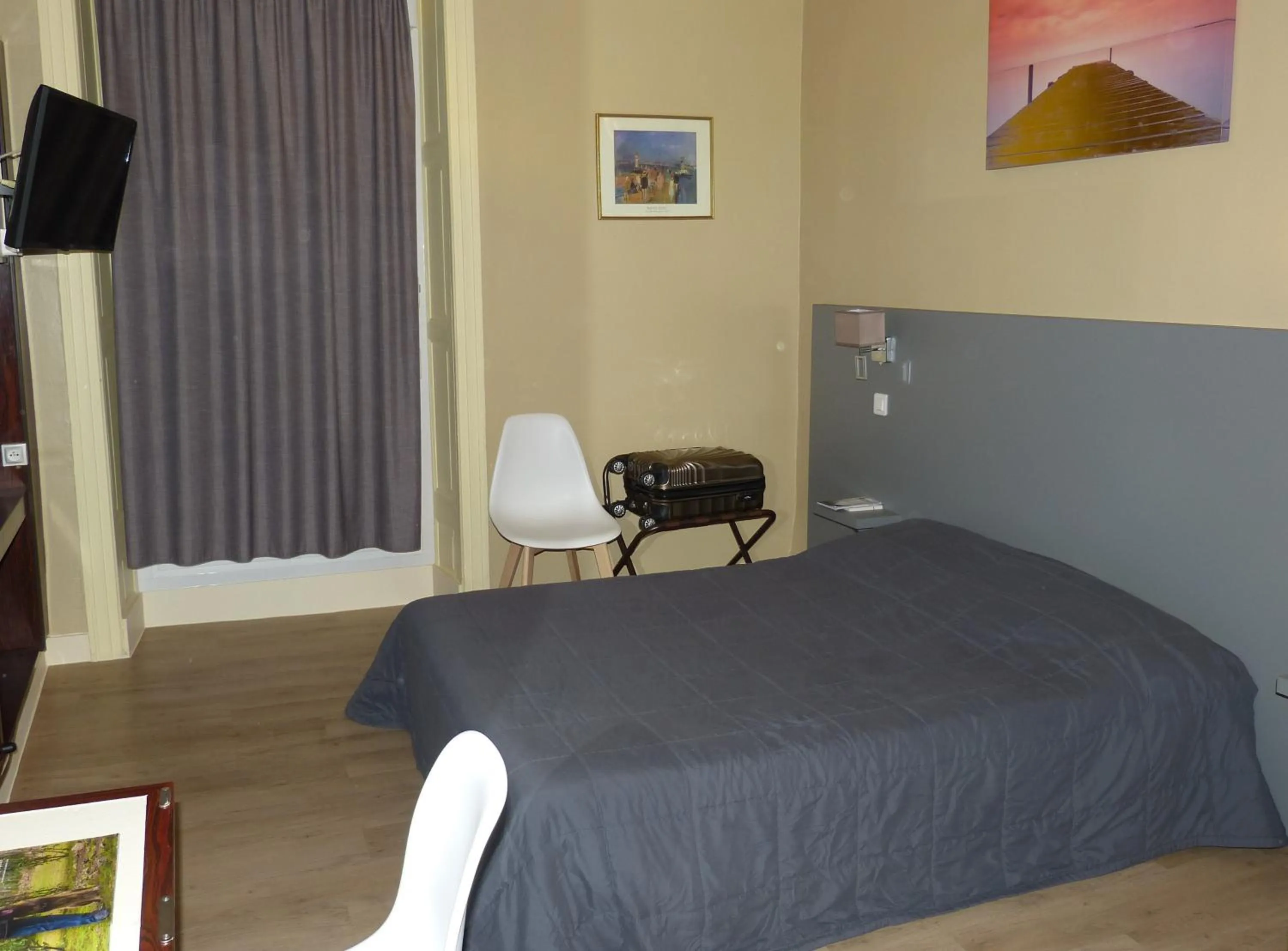 Bedroom, Bed in Hôtel Terminus