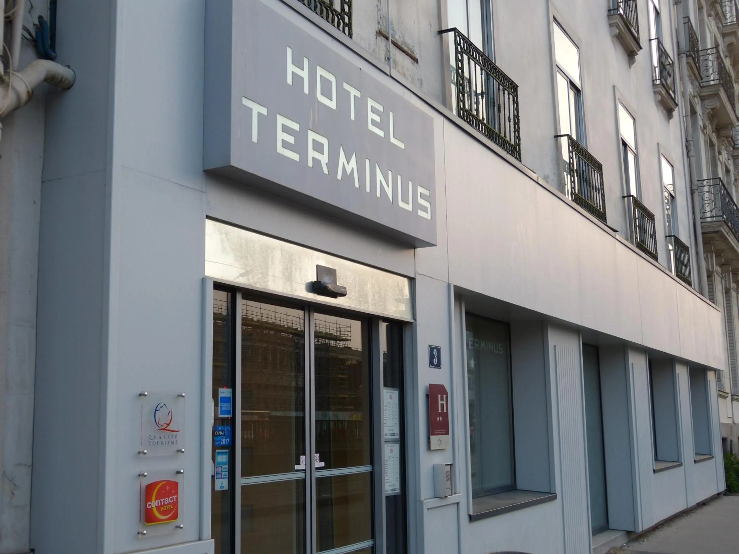 Facade/entrance in Hôtel Terminus