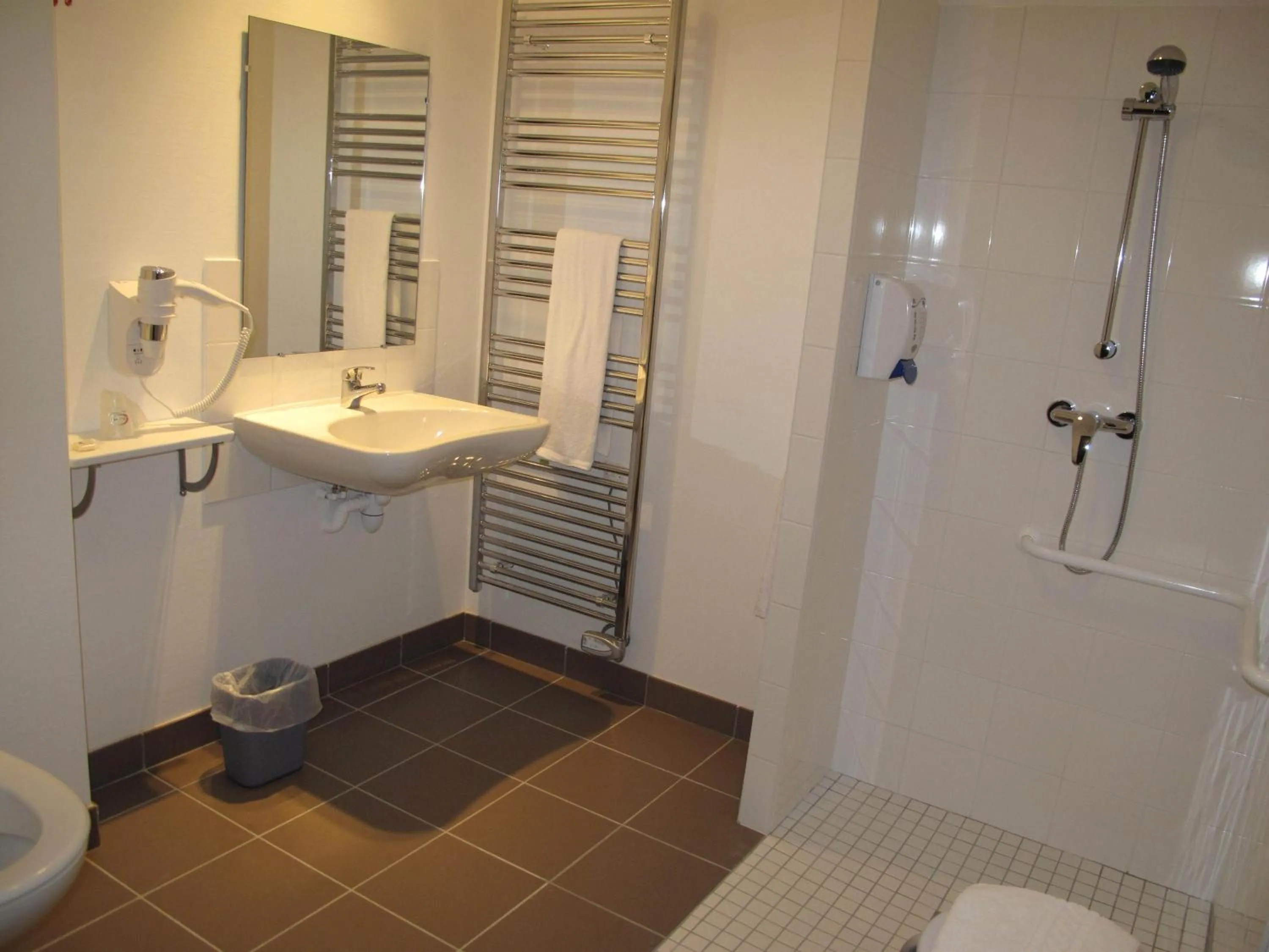 Bathroom in Hôtel Terminus