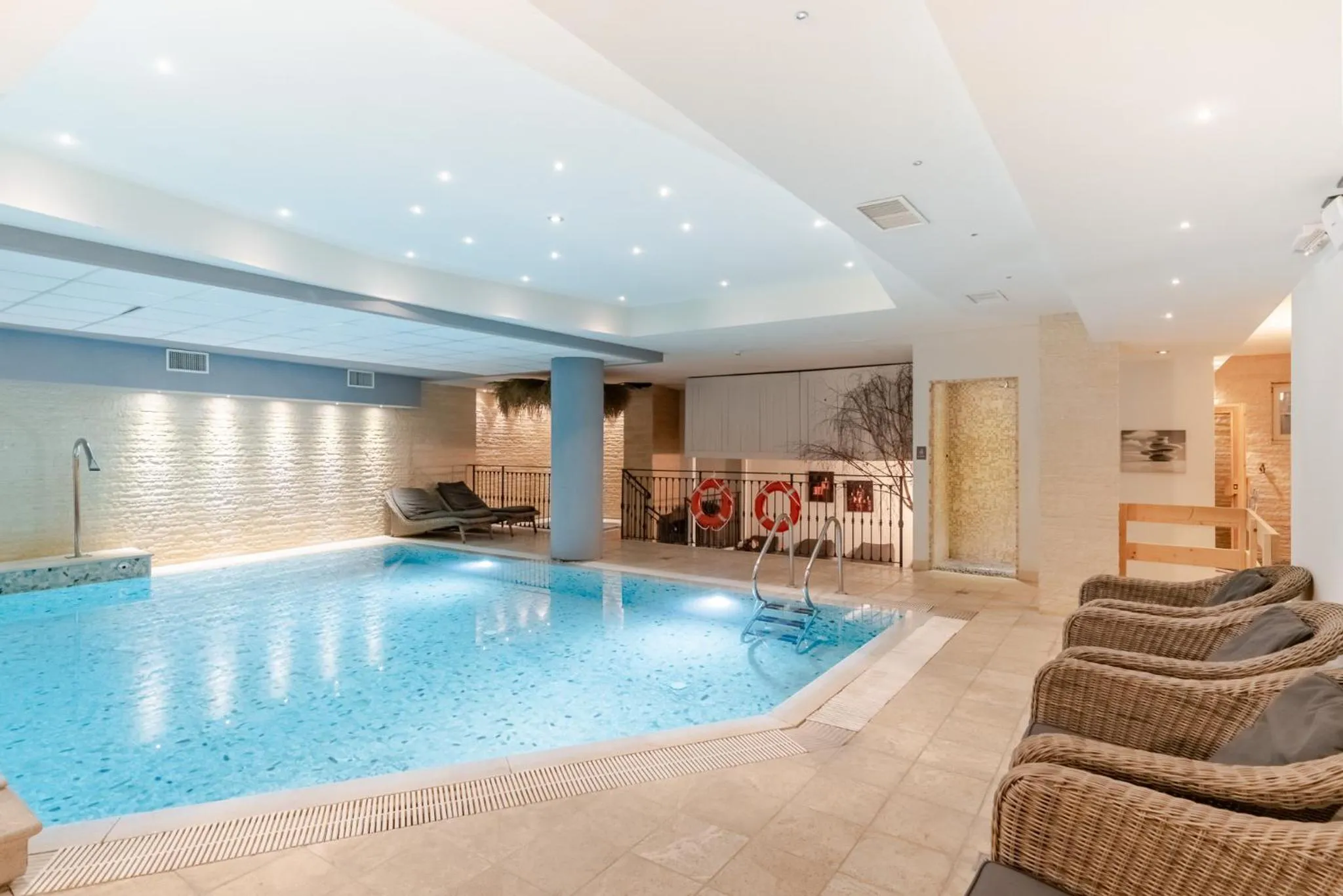 Pool view in Hotel Relais Vecchio Maso