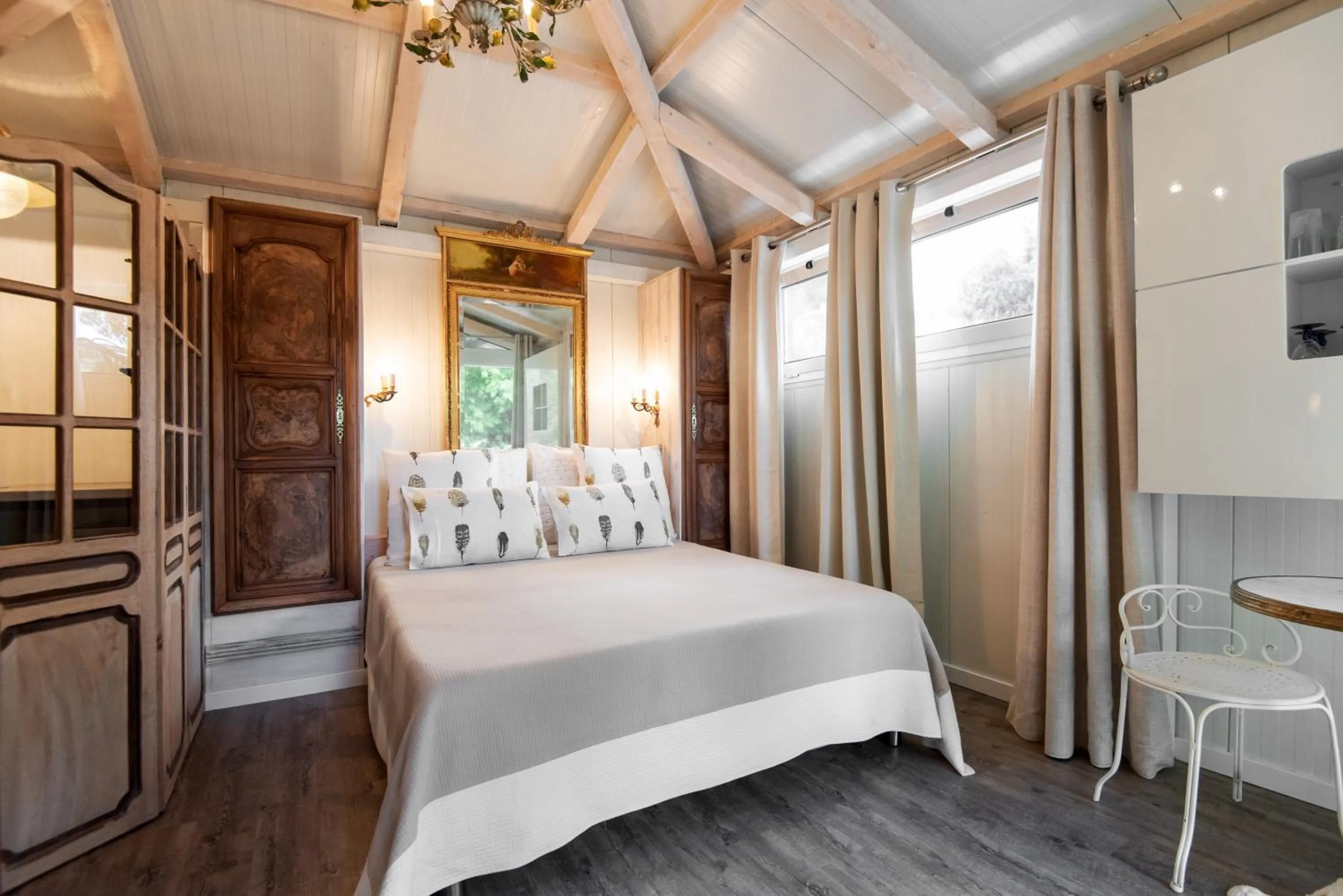 Bedroom, Bed in Campo Di Fiori, Maisons de Charme