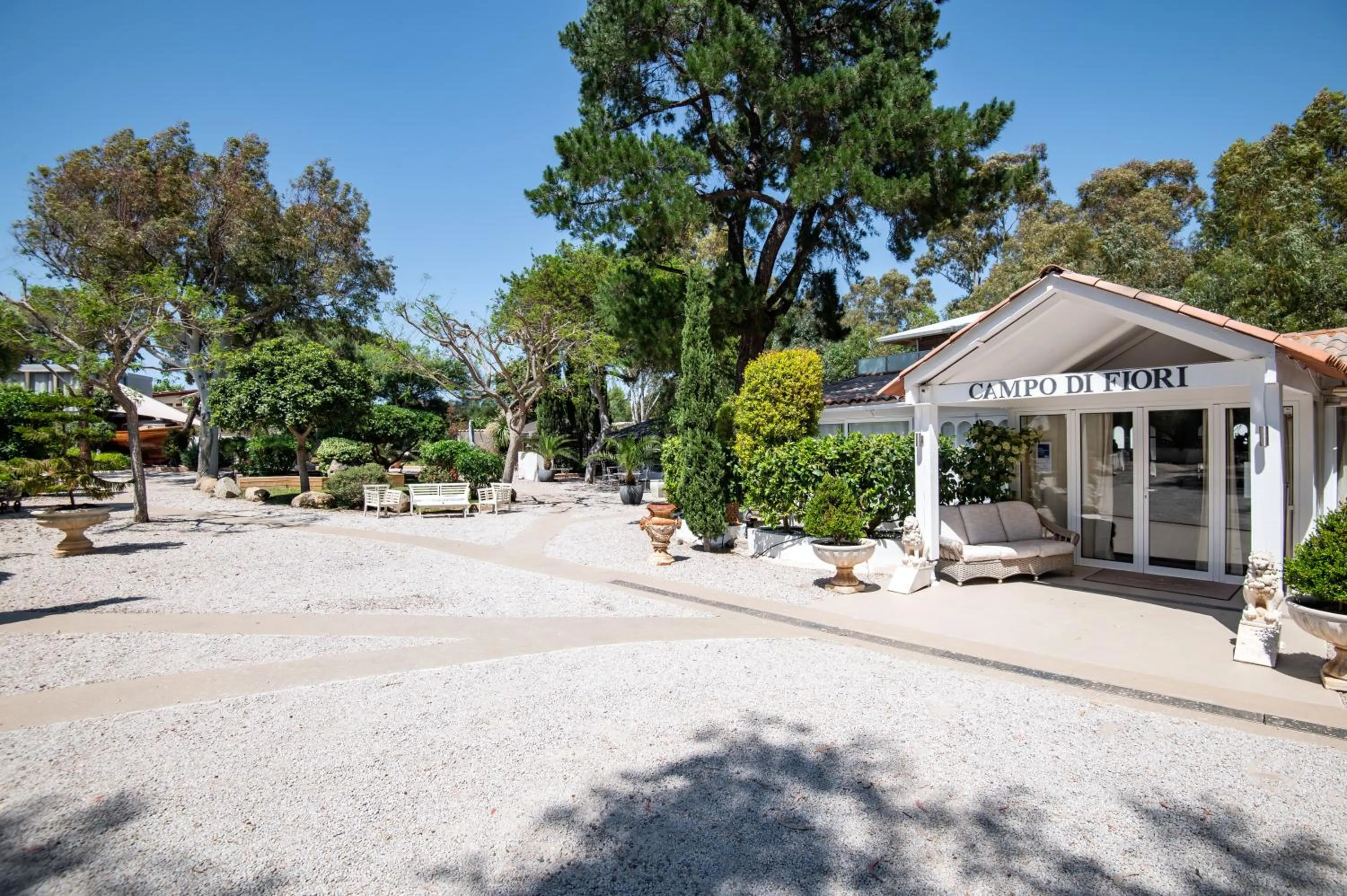 Property building in Campo Di Fiori, Maisons de Charme