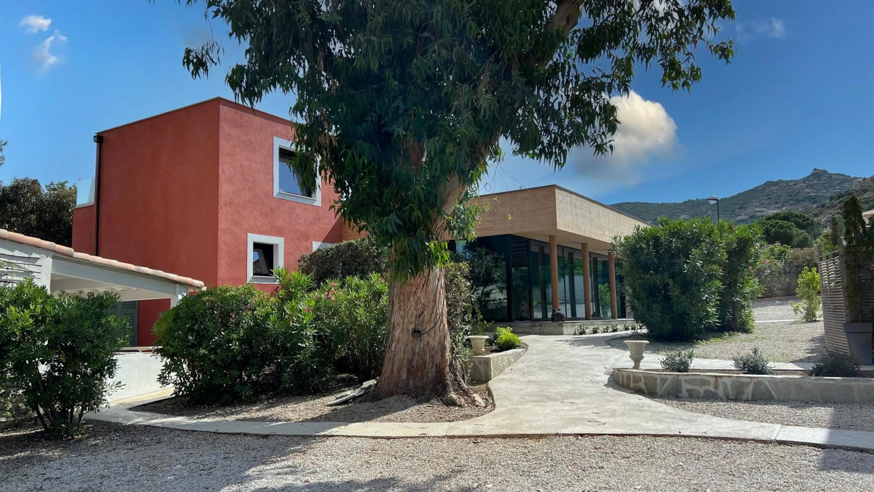 Property building in Campo Di Fiori, Maisons de Charme