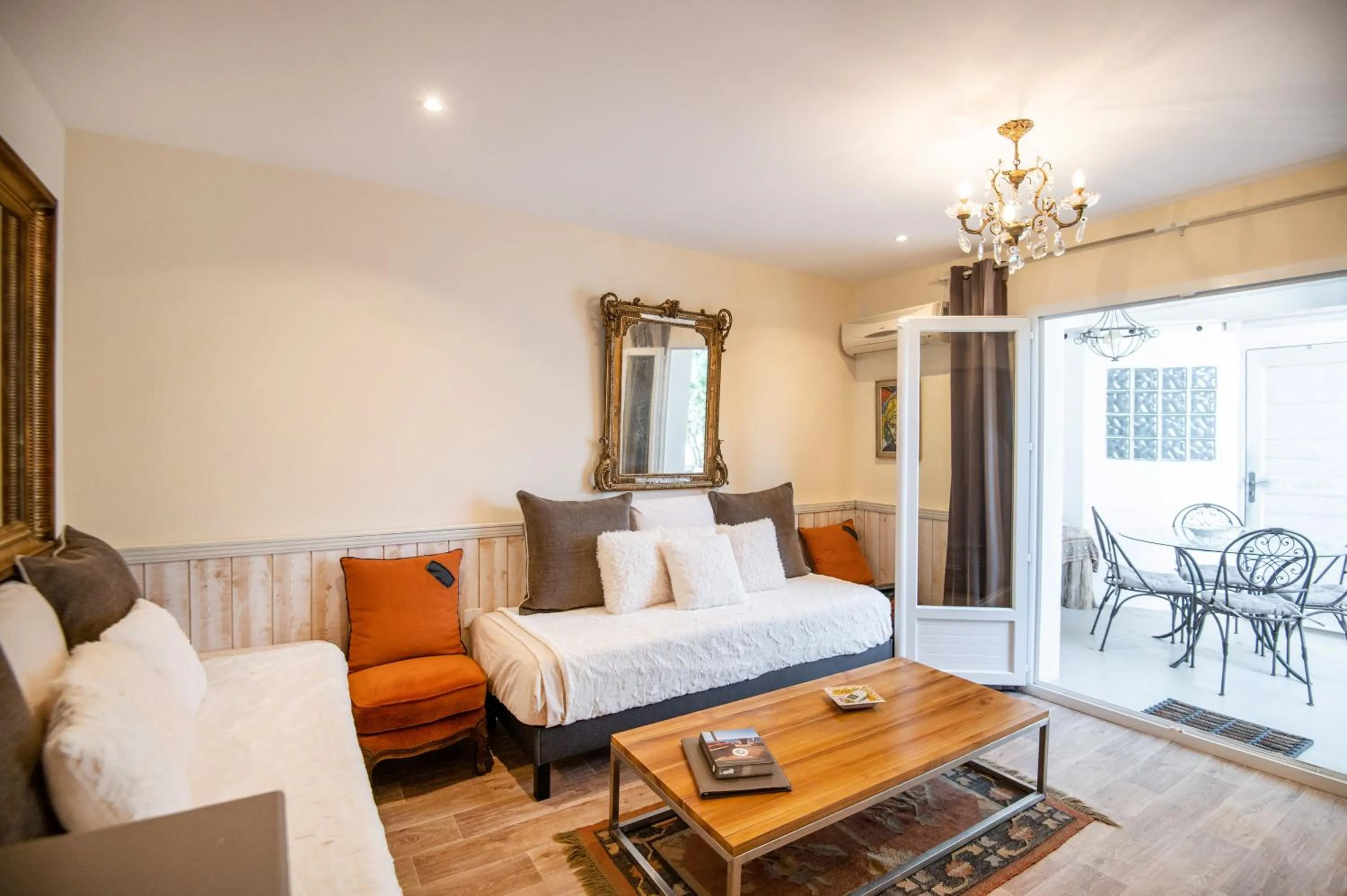 Living room in Campo Di Fiori, Maisons de Charme