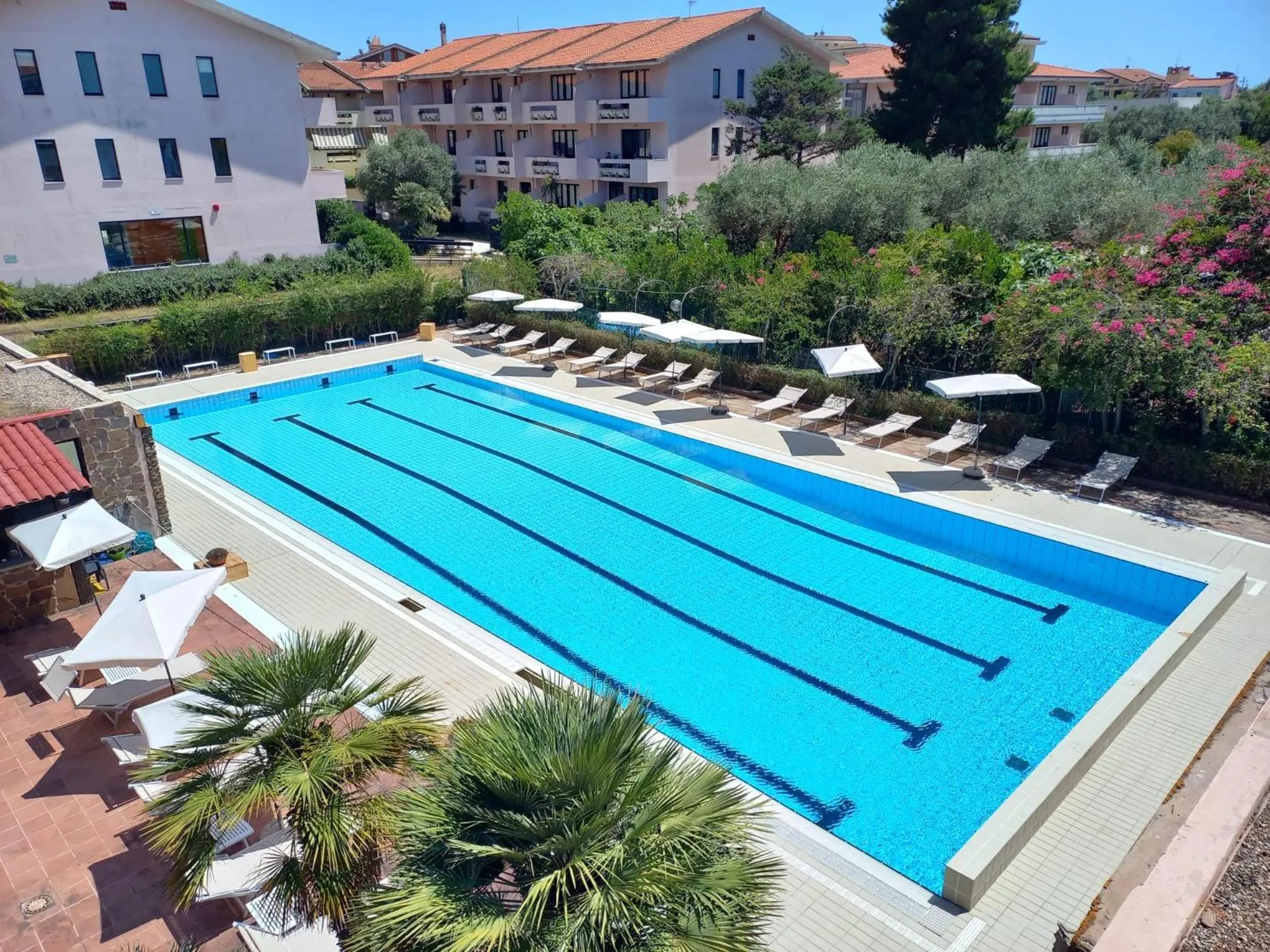 Swimming pool in Green Sporting Club Hotel