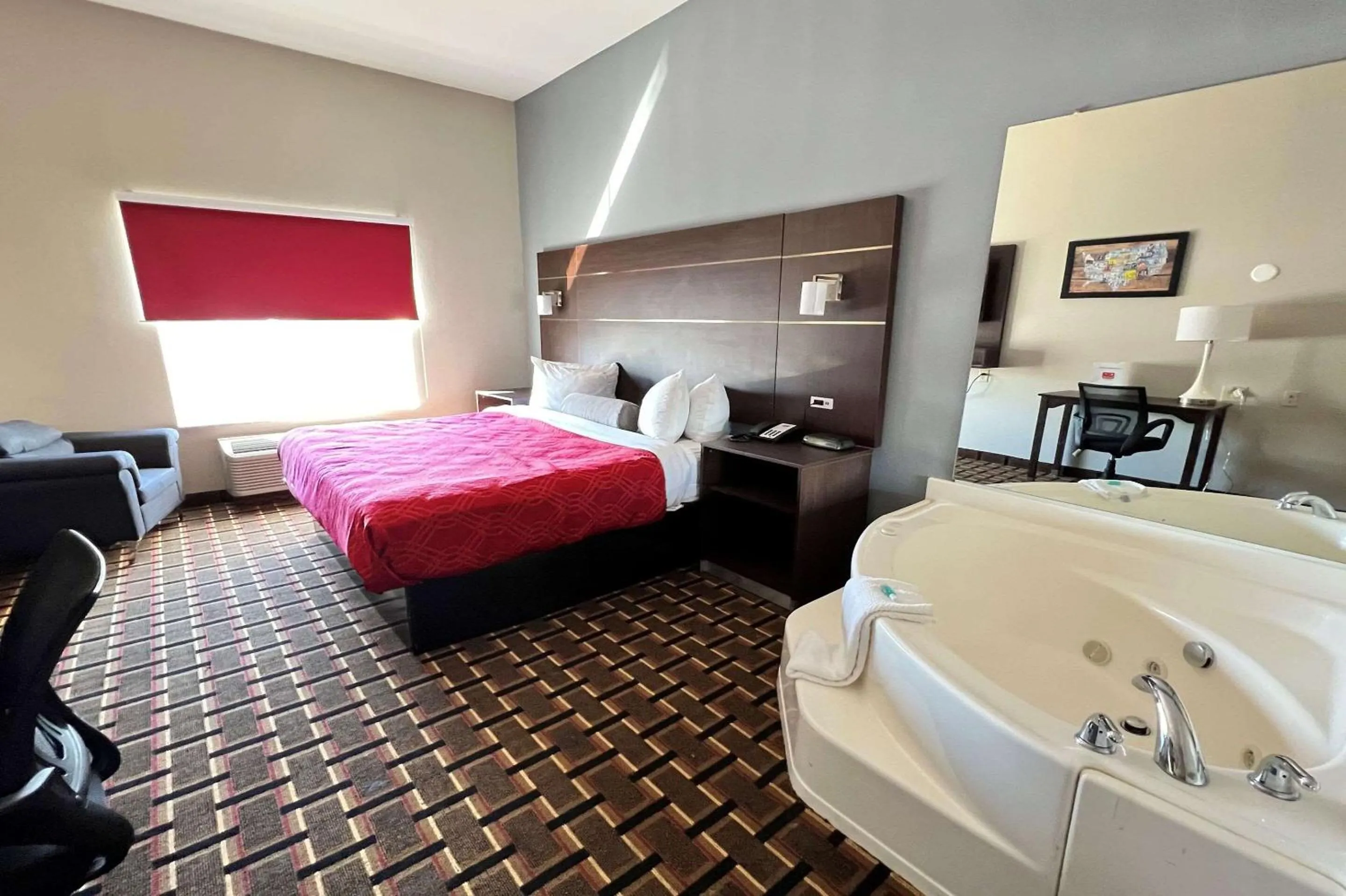 Bedroom, Bed in Econo Lodge Augusta West near Fort Gordon