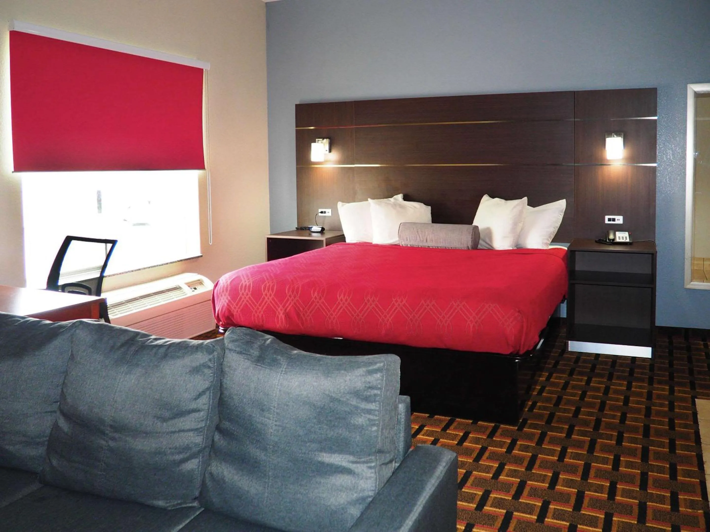 Bedroom, Bed in Econo Lodge Augusta West near Fort Gordon