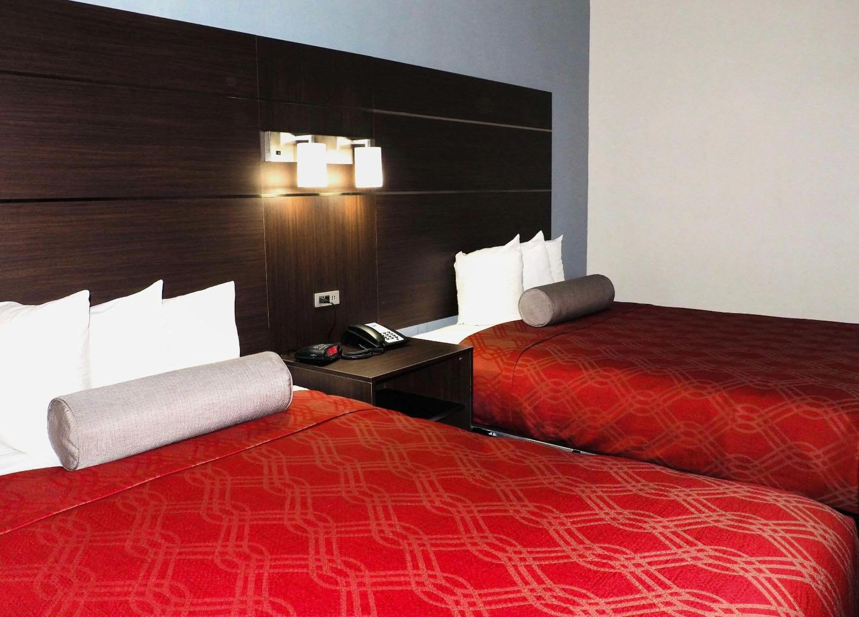 Bedroom, Bed in Econo Lodge Augusta West near Fort Gordon