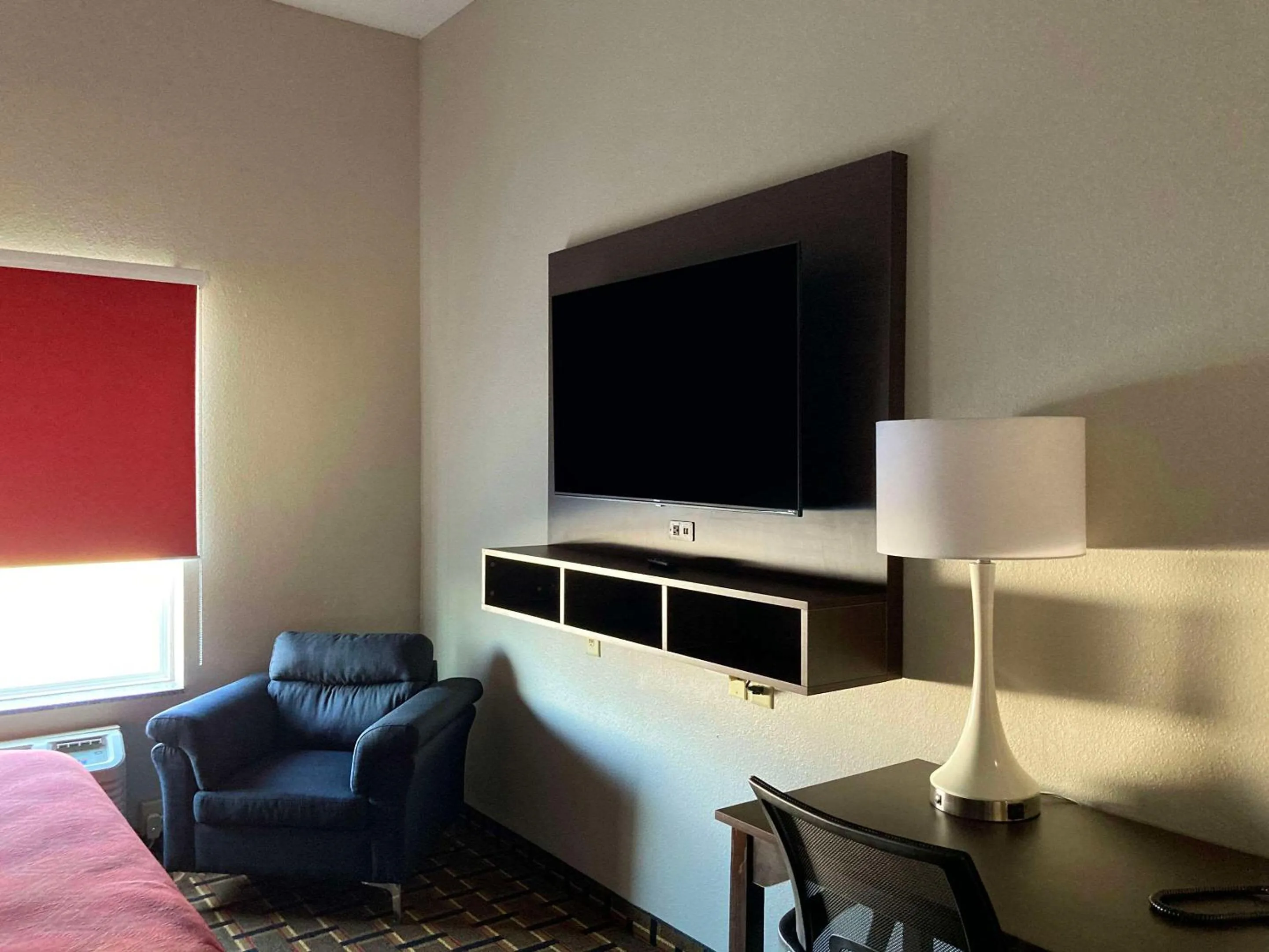 Bedroom in Econo Lodge Augusta West near Fort Gordon