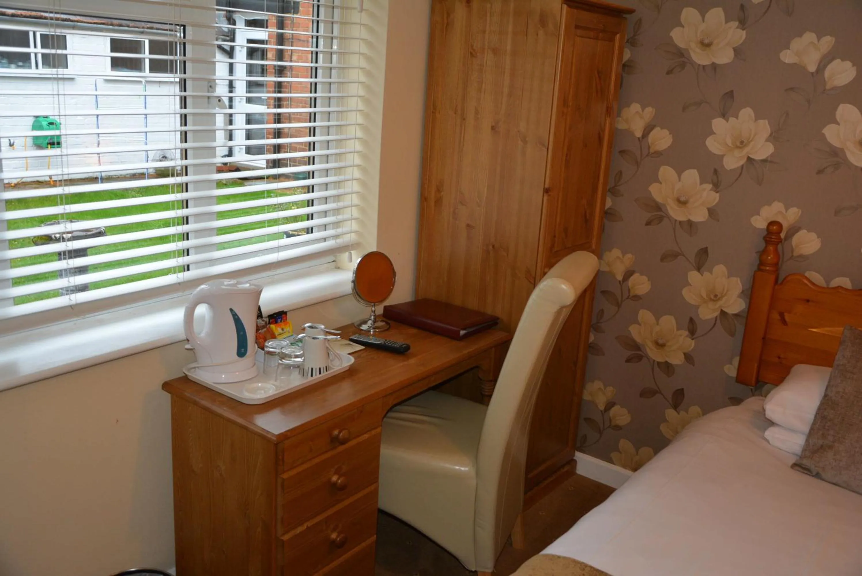 Coffee/tea facilities, Bed in Ashlea Guest House