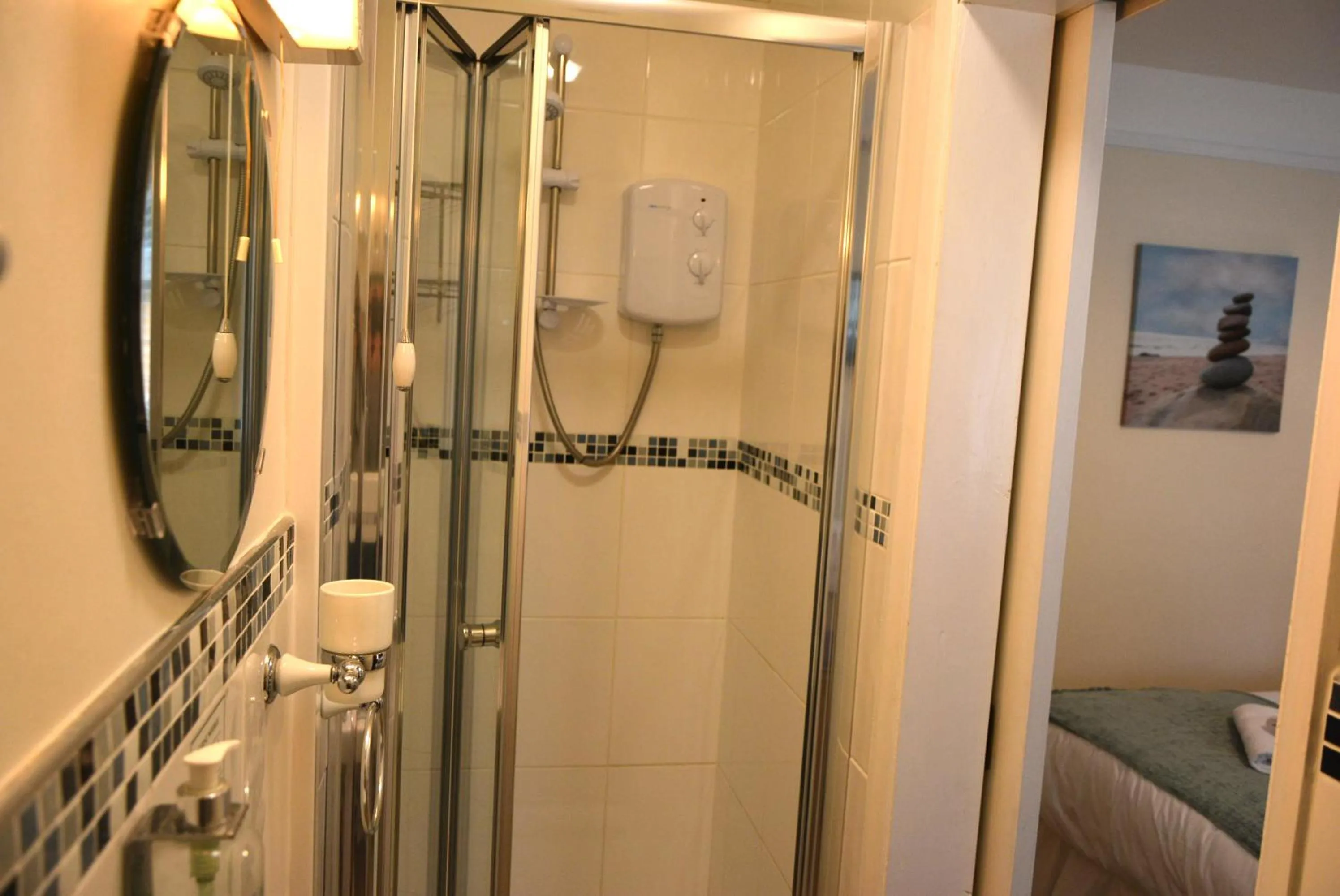 Shower in Ashlea Guest House