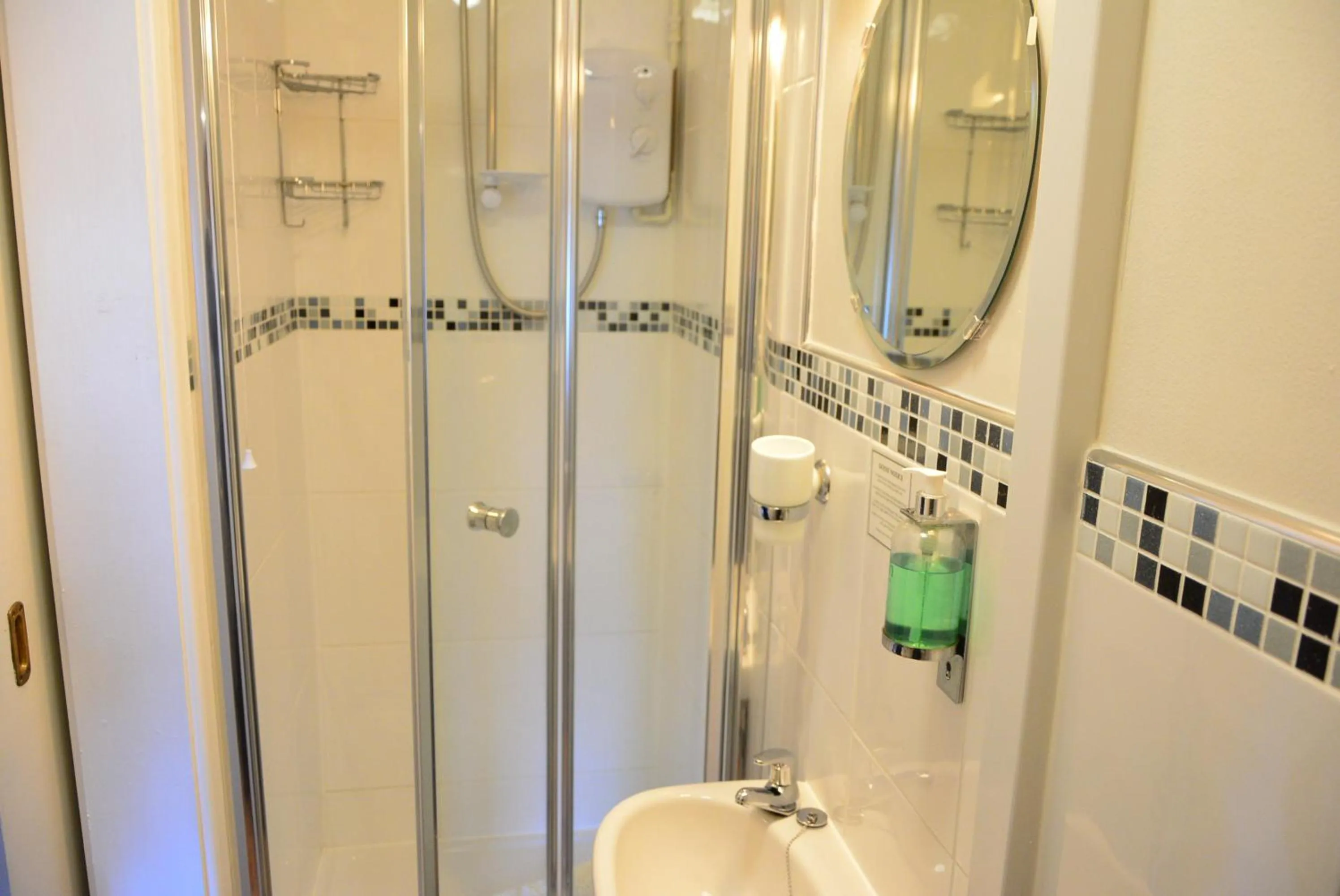 Bathroom in Ashlea Guest House