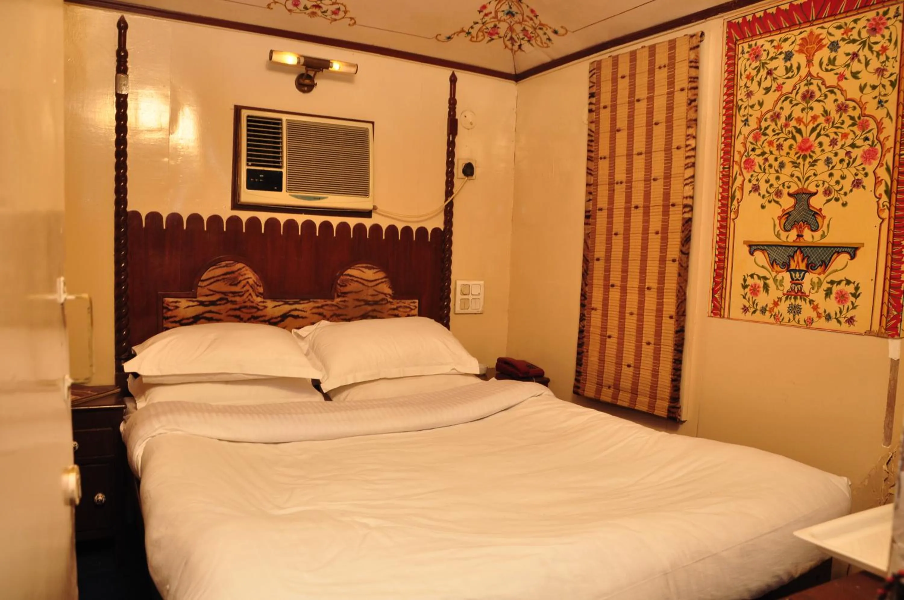 Photo of the whole room, Bed in The Fort Ramgarh