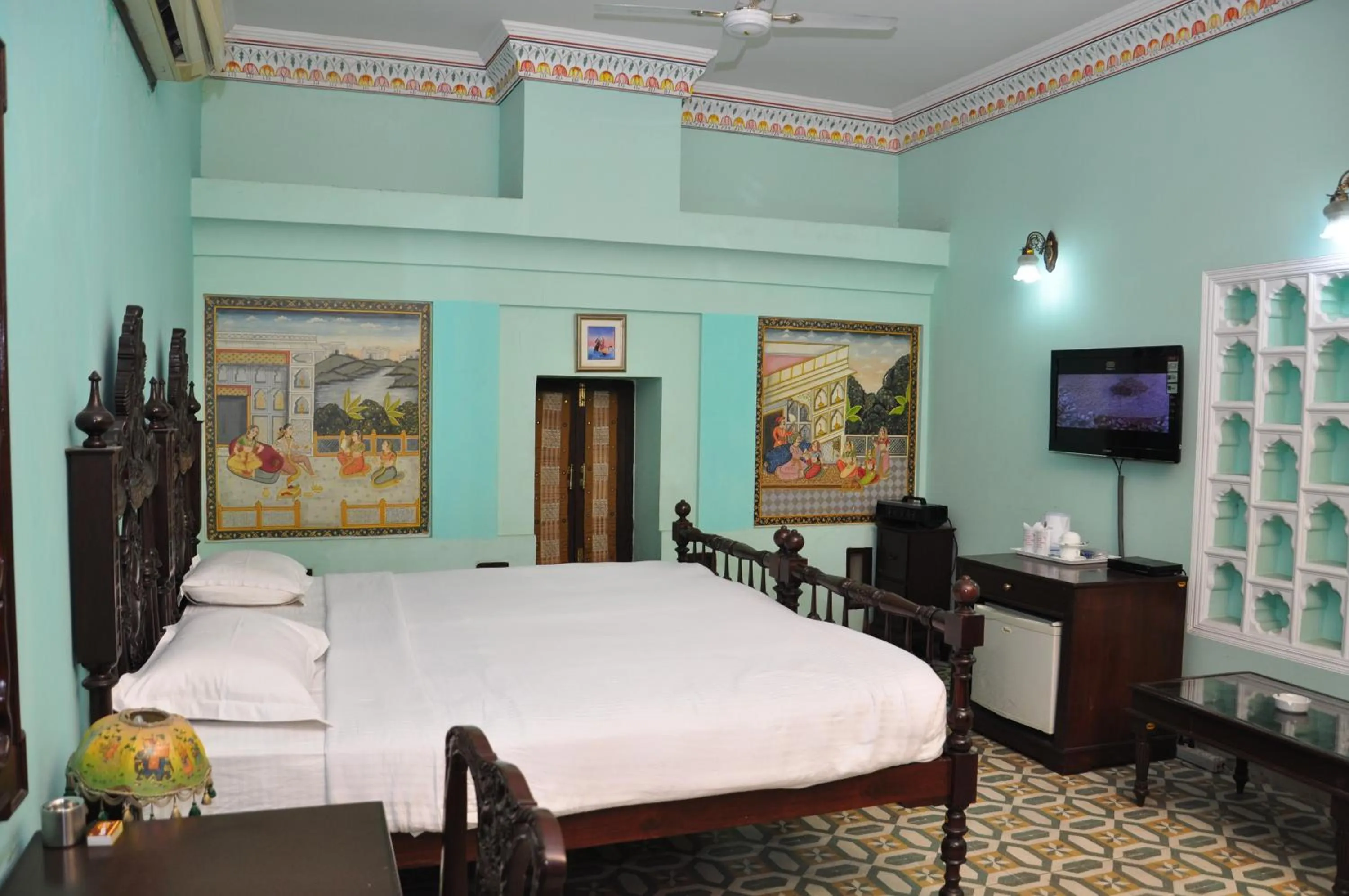 Photo of the whole room, Bed in The Fort Ramgarh